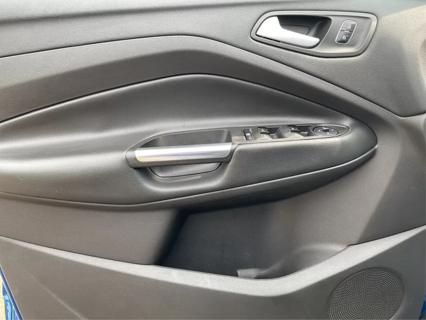 2017 Ford Escape SE (1FMCU9GD3HU) with an Other engine, located at 4508 South Dixie Dr, Moraine, OH, 45439, (937) 908-9800, 39.689976, -84.218452 - Are you searching for a reliable and stylish SUV that fits seamlessly into your busy lifestyle? Look no further than this stunning 2017 Ford Escape SE, available now at Advantage Car and Credit in Fairborn, OH. With its robust features and comfortable design, this vehicle is perfect for growing fami - Photo#19