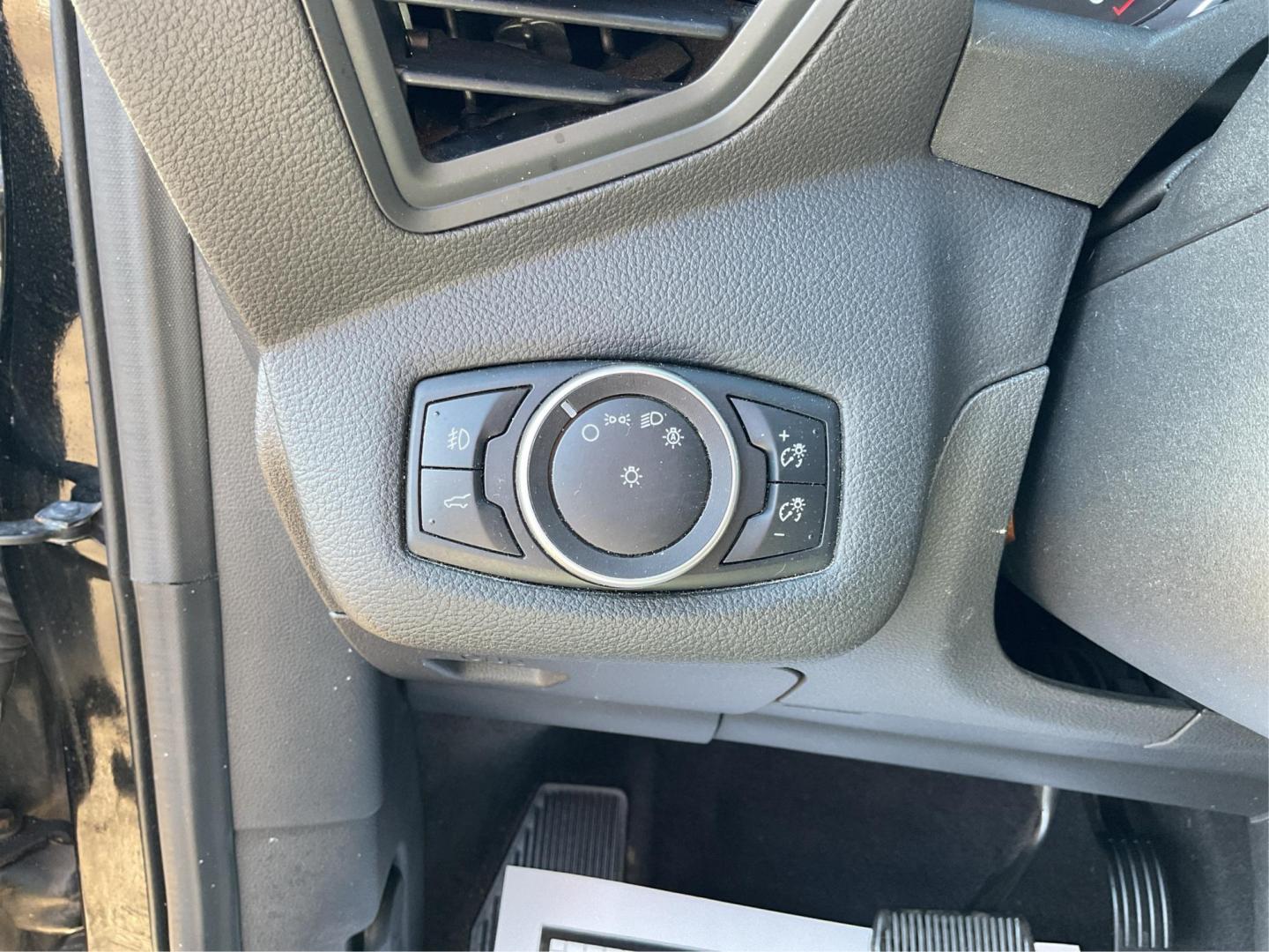 2017 Ford Escape SE 4WD (1FMCU9G93HU) with an 2.0L L4 DOHC 16V engine, 6-Speed Automatic transmission, located at 1951 S Dayton Lakeview Rd., New Carlisle, OH, 45344, (937) 908-9800, 39.890999, -84.050255 - One Owner - Photo#15