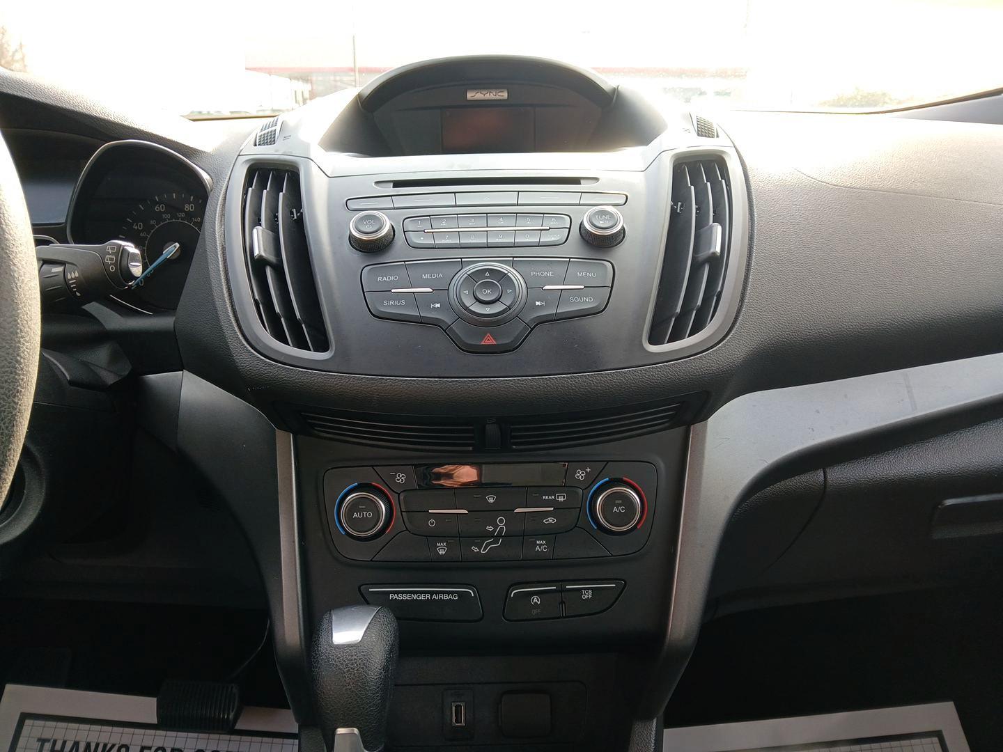 2017 Ford Escape SE 4WD (1FMCU9GD6HU) with an 1.5L L4 DOHC 16V engine, 6-Speed Automatic transmission, located at 1230 East Main St, Xenia, OH, 45385, (937) 908-9800, 39.688026, -83.910172 - 2017 Ford Escape SE 4WD - Photo#12
