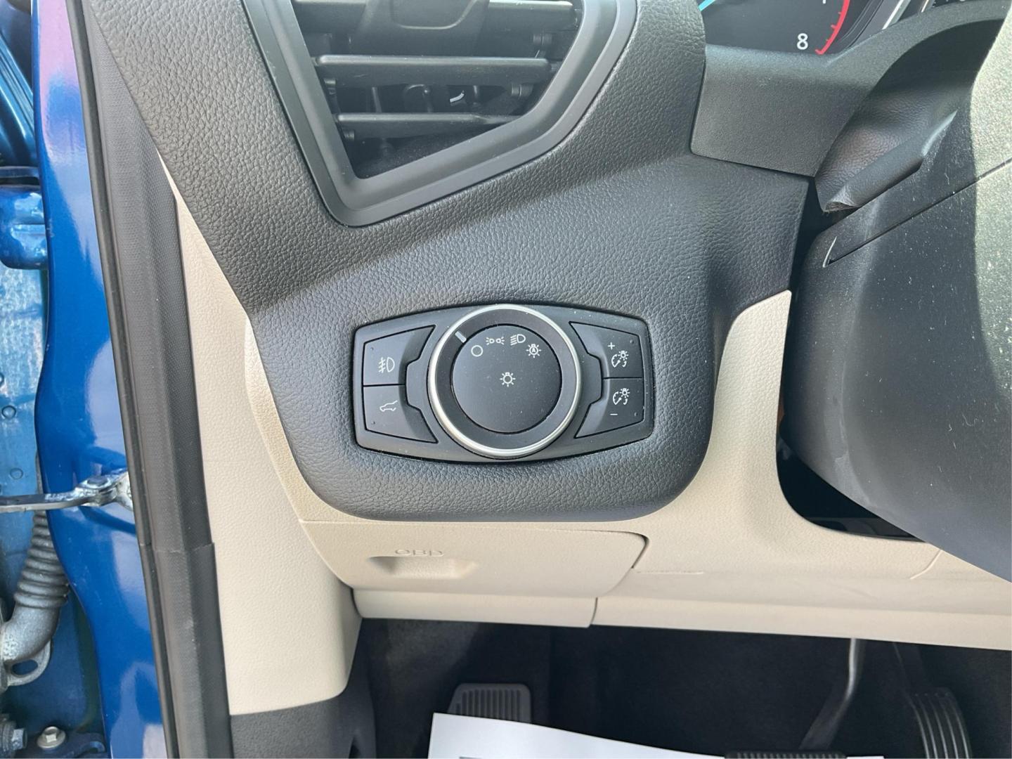 2017 Ford Escape SE (1FMCU0G93HU) with an EcoBoost 1.5L I-4 gasoline direct injection engine, located at 880 E. National Road, Vandalia, OH, 45377, (937) 908-9800, 39.891918, -84.183594 - 2017 Ford Escape SE - Photo#15