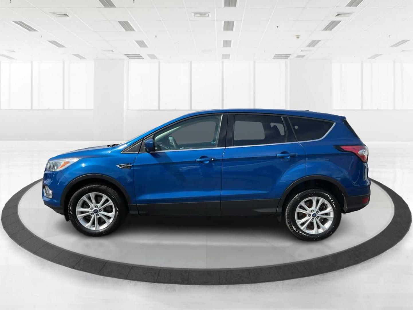 2017 Ford Escape SE (1FMCU0G93HU) with an EcoBoost 1.5L I-4 gasoline direct injection engine, located at 880 E. National Road, Vandalia, OH, 45377, (937) 908-9800, 39.891918, -84.183594 - 2017 Ford Escape SE - Photo#4