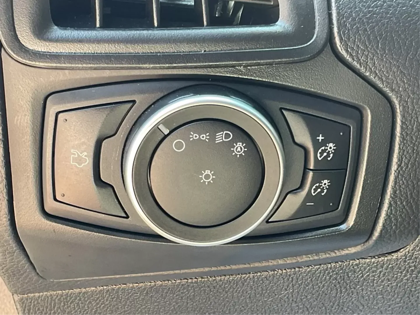 2017 Ford Focus SE (1FADP3K27HL) with an 2L I-4 gasoline direct injection engine, located at 1951 S Dayton Lakeview Rd., New Carlisle, OH, 45344, (937) 908-9800, 39.890999, -84.050255 - **Drive Your Adventure with the 2017 Ford Focus SE Hatchback!** <br /> <br /> Are you in search of a versatile vehicle that can seamlessly transition from daily commutes to weekend adventures? Look no further than this stunning 2017 Ford Focus SE Hatchback available at Advantage Car and Credit in Fa - Photo#17