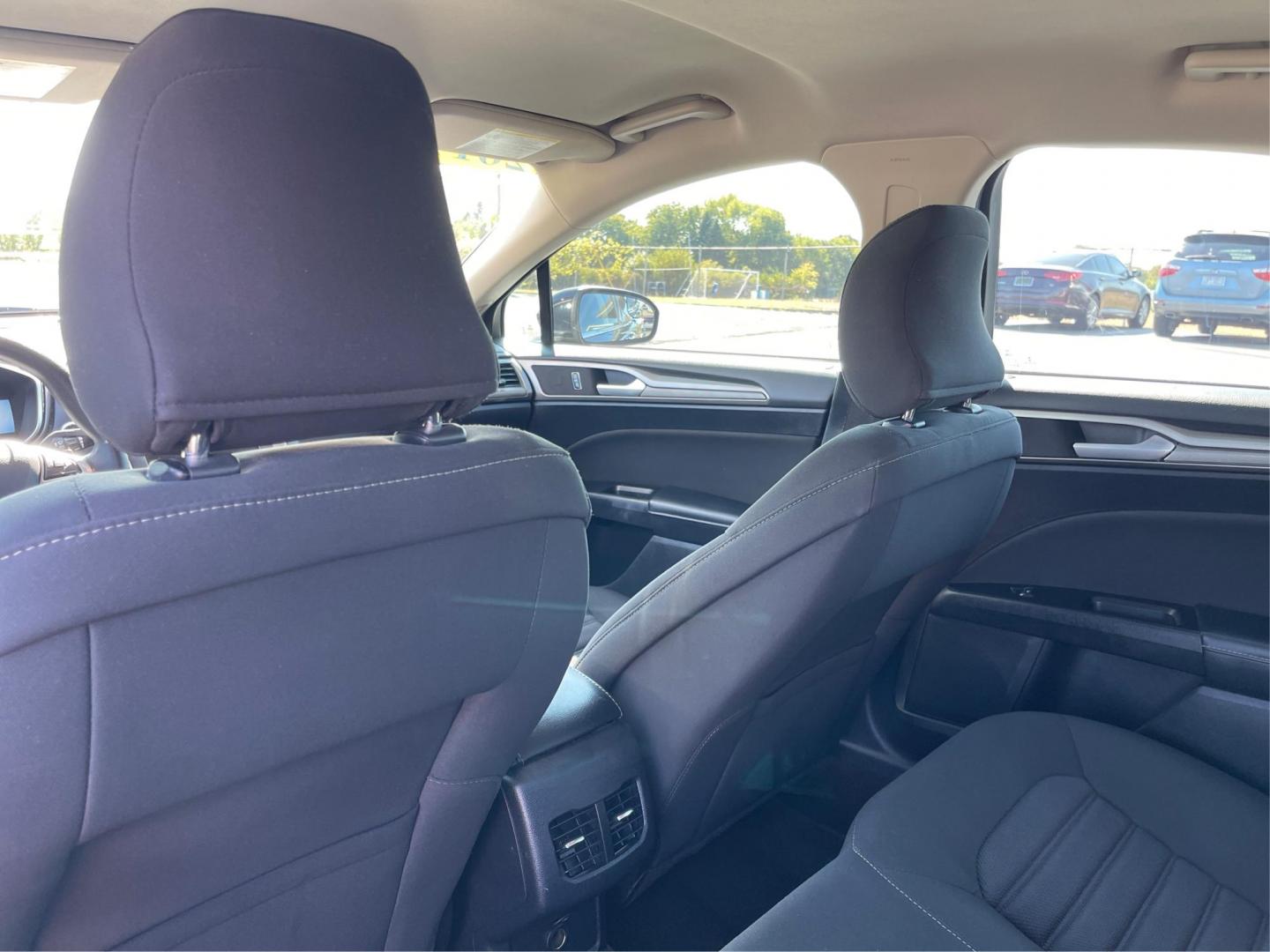 2017 Ford Fusion SE (3FA6P0HD1HR) with an 1.5L L4 DOHC 16V engine, 6-Speed Automatic transmission, located at 1230 East Main St, Xenia, OH, 45385, (937) 908-9800, 39.688026, -83.910172 - 2017 Ford Fusion SE - Photo#9