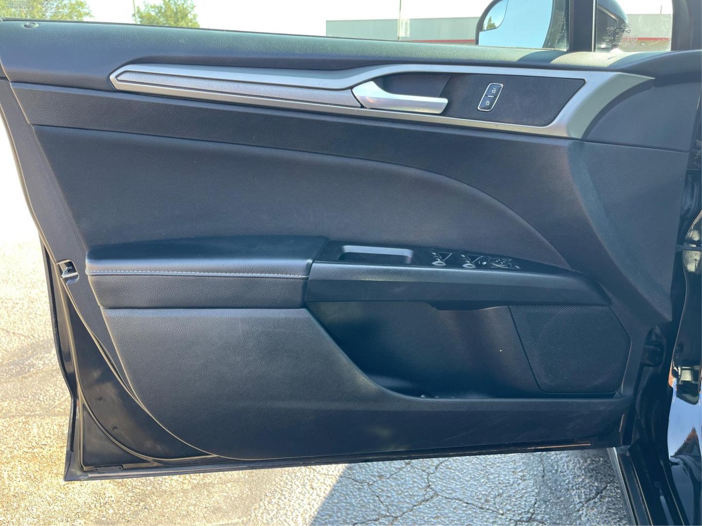 2017 Ford Fusion SE (3FA6P0HD1HR) with an 1.5L L4 DOHC 16V engine, 6-Speed Automatic transmission, located at 1230 East Main St, Xenia, OH, 45385, (937) 908-9800, 39.688026, -83.910172 - 2017 Ford Fusion SE - Photo#18