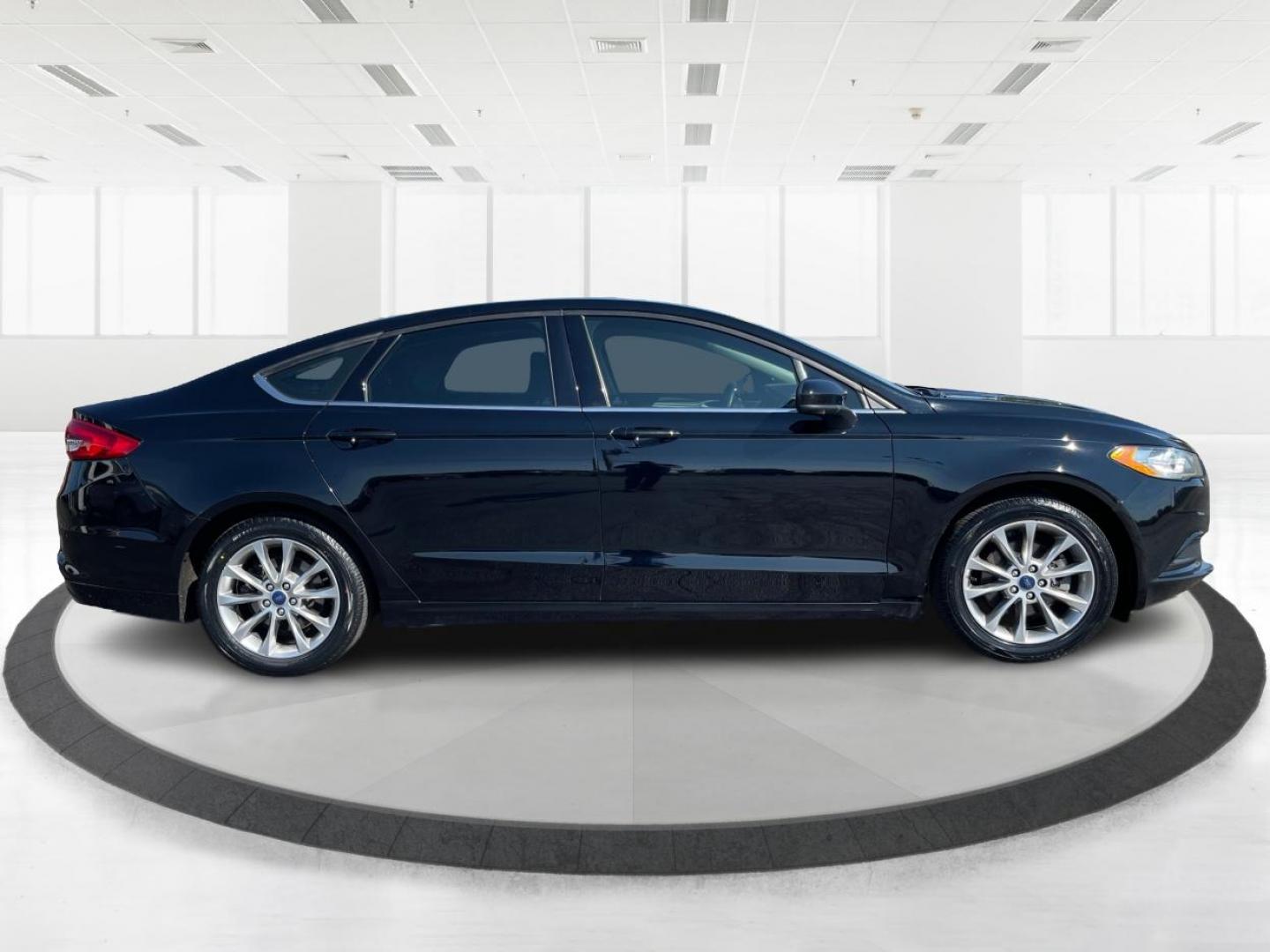 2017 Ford Fusion SE (3FA6P0HD1HR) with an 1.5L L4 DOHC 16V engine, 6-Speed Automatic transmission, located at 1230 East Main St, Xenia, OH, 45385, (937) 908-9800, 39.688026, -83.910172 - 2017 Ford Fusion SE - Photo#1