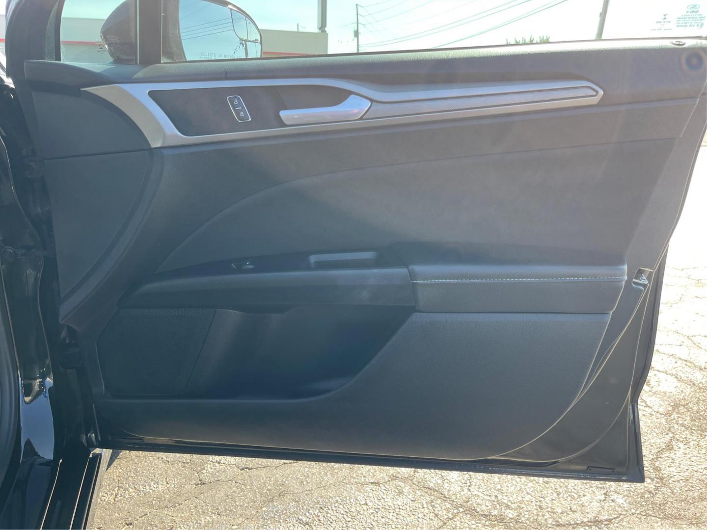 2017 Ford Fusion SE (3FA6P0HD1HR) with an 1.5L L4 DOHC 16V engine, 6-Speed Automatic transmission, located at 1230 East Main St, Xenia, OH, 45385, (937) 908-9800, 39.688026, -83.910172 - 2017 Ford Fusion SE - Photo#19