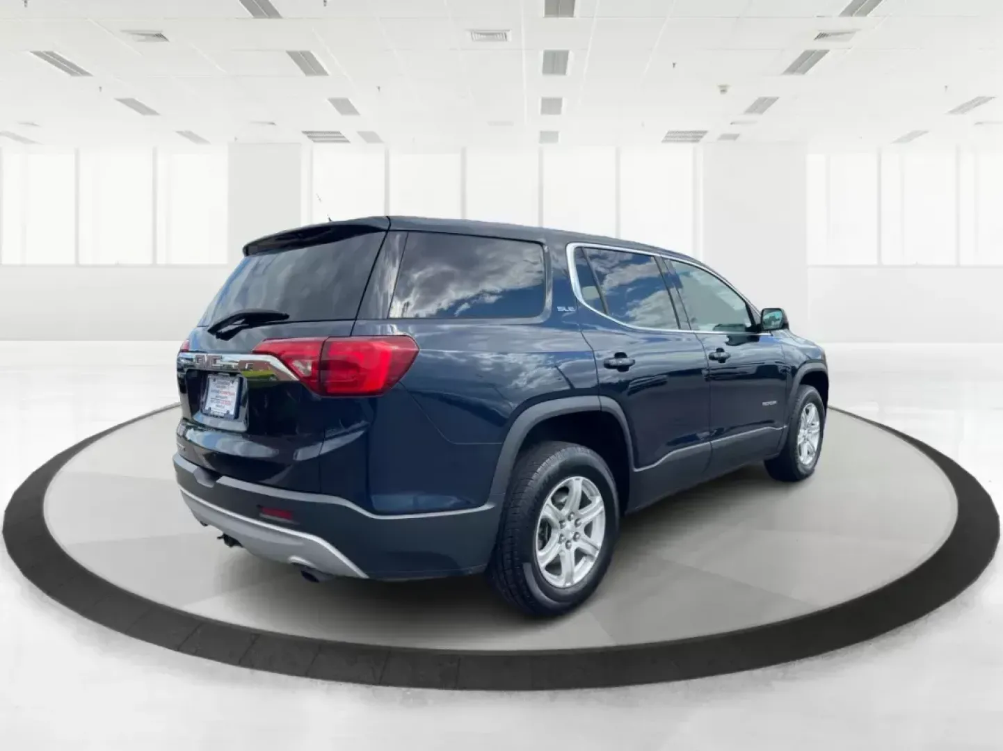 2017 GMC Acadia SLE-1 (1GKKNKLA5HZ) with an 2.5L I-4 gasoline direct injection engine, located at 1230 East Main St, Xenia, OH, 45385, (937) 908-9800, 39.688026, -83.910172 - Third Row - Photo#1
