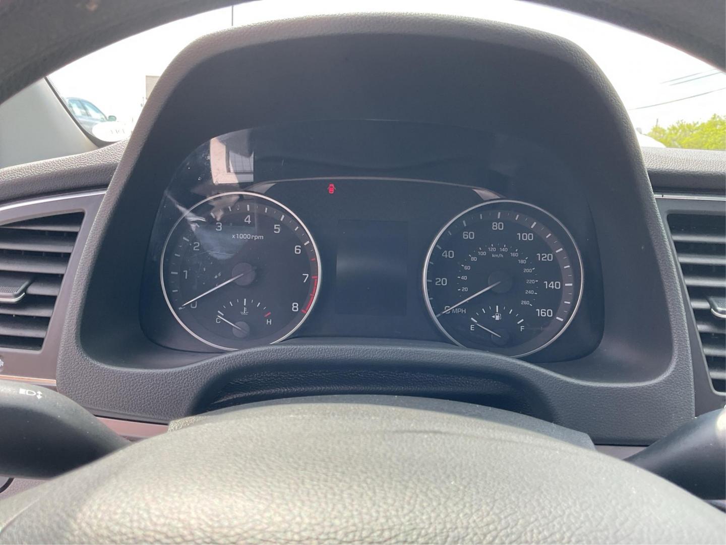 2017 Hyundai Elantra SE (5NPD84LF1HH) with an Nu 2L I-4 DOHC engine, located at 880 E. National Road, Vandalia, OH, 45377, (937) 908-9800, 39.891918, -84.183594 - 2017 Hyundai Elantra SE - Photo#14