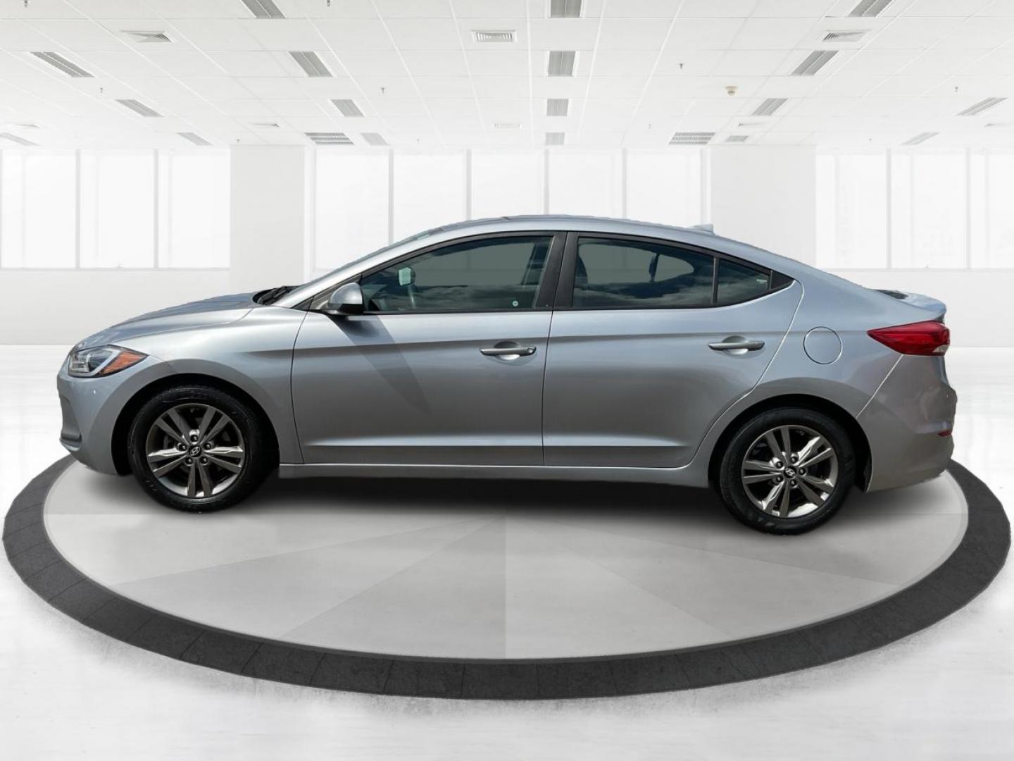 2017 Hyundai Elantra SE (5NPD84LF1HH) with an Nu 2L I-4 DOHC engine, located at 880 E. National Road, Vandalia, OH, 45377, (937) 908-9800, 39.891918, -84.183594 - 2017 Hyundai Elantra SE - Photo#5