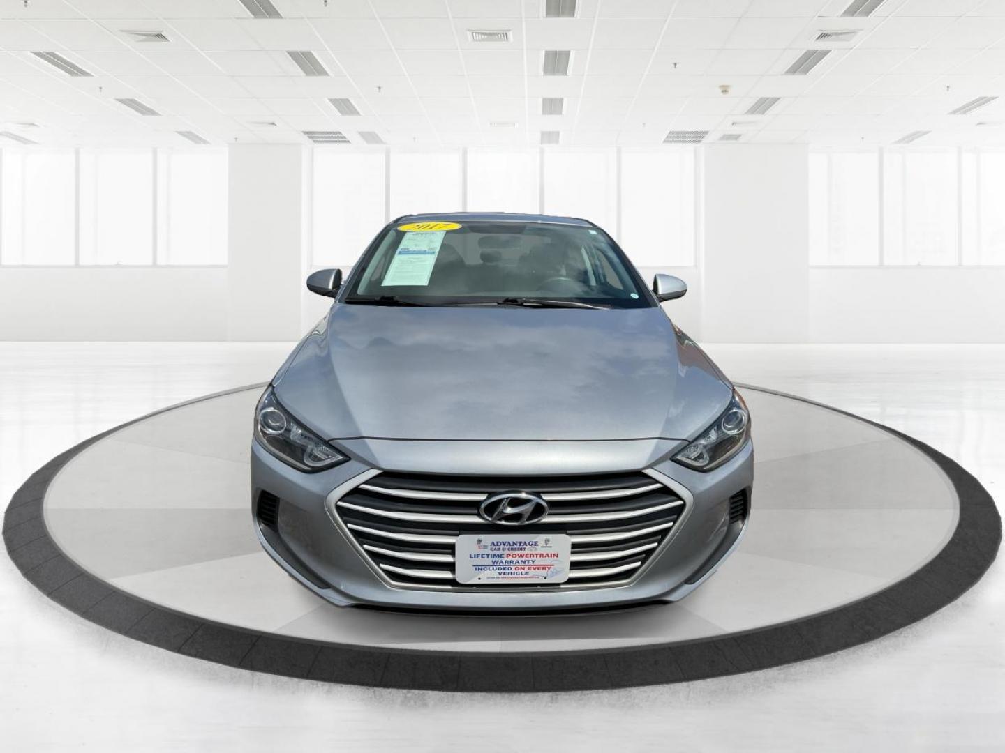 2017 Hyundai Elantra SE (5NPD84LF1HH) with an Nu 2L I-4 DOHC engine, located at 880 E. National Road, Vandalia, OH, 45377, (937) 908-9800, 39.891918, -84.183594 - 2017 Hyundai Elantra SE - Photo#6
