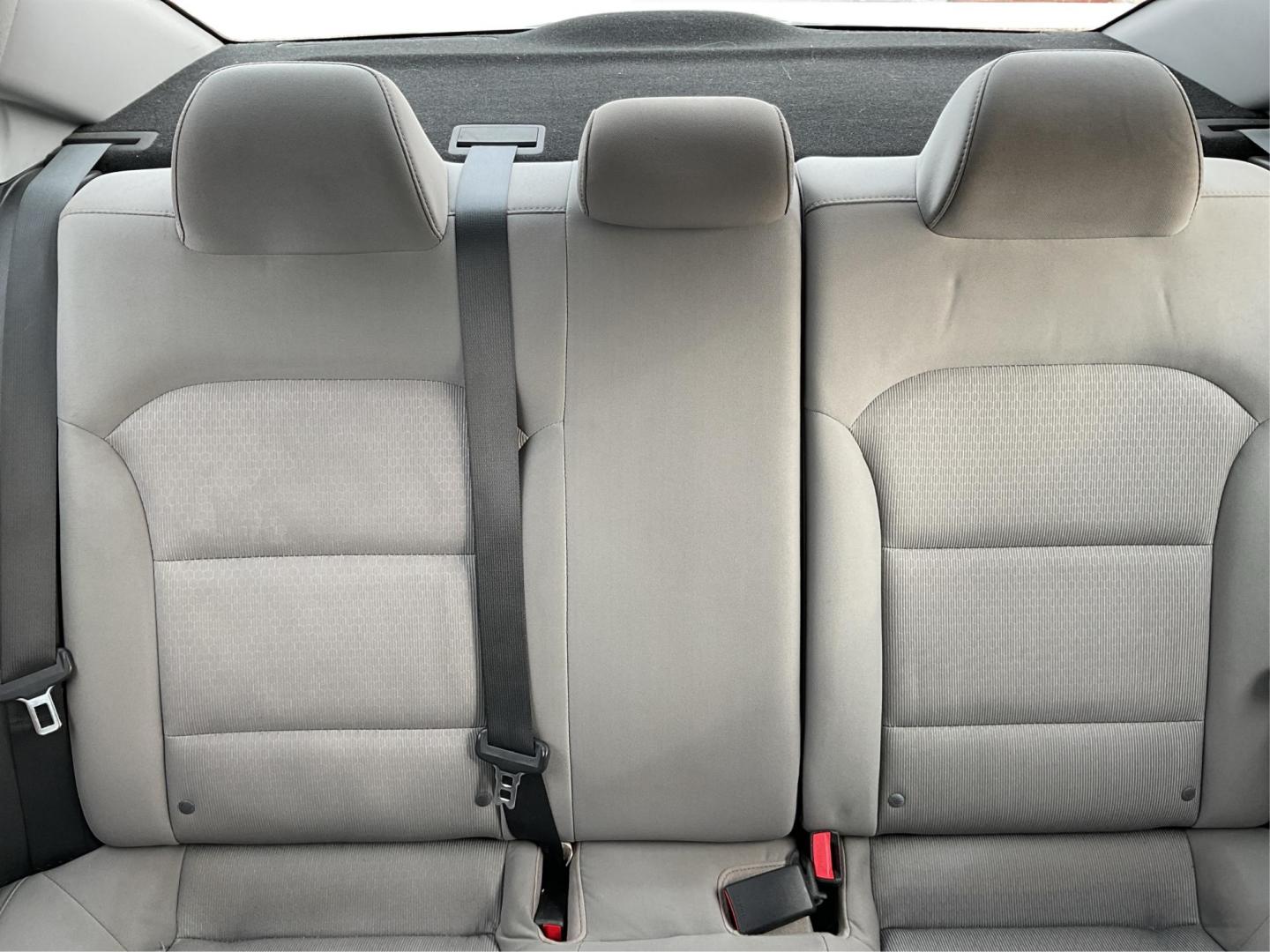 2017 Gray Hyundai Elantra SE (5NPD84LF3HH) with an Other engine, located at 1230 East Main St, Xenia, OH, 45385, (937) 908-9800, 39.688026, -83.910172 - 2017 Hyundai Elantra SE - Photo#13