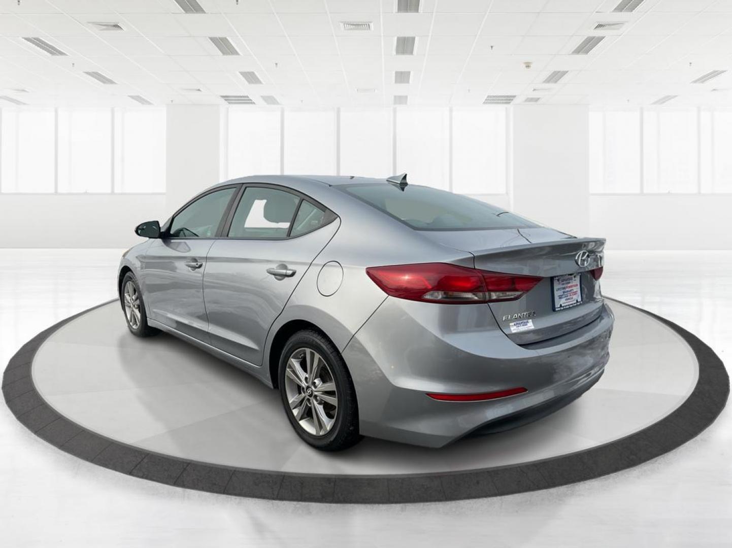 2017 Gray Hyundai Elantra SE (5NPD84LF3HH) with an Other engine, located at 1230 East Main St, Xenia, OH, 45385, (937) 908-9800, 39.688026, -83.910172 - 2017 Hyundai Elantra SE - Photo#4