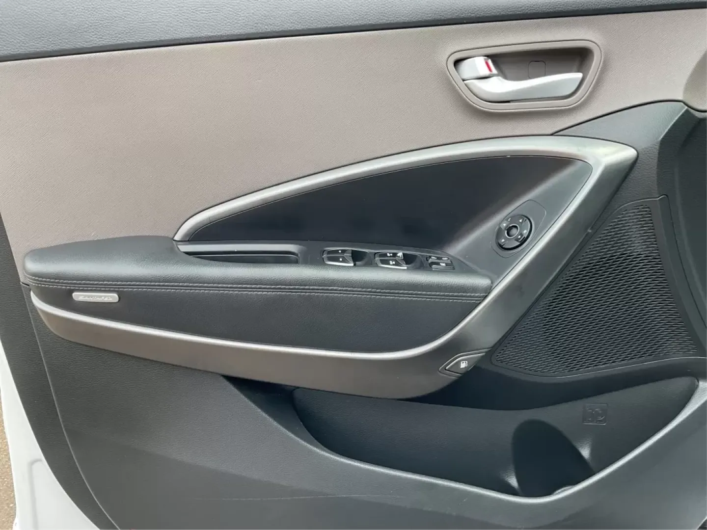 2017 Hyundai Santa Fe 2.4L (5NMZTDLB4HH) with an Theta II 2.4L I-4 gasoline direct injection engine, located at 880 E. National Road, Vandalia, OH, 45377, (937) 908-9800, 39.891918, -84.183594 - **Discover Your Next Adventure with the 2017 Hyundai Santa Fe Sport at Advantage Car and Credit!**<br /> <br /> Are you ready to elevate your lifestyle and embrace the adventures waiting for you? Whether you're a growing family in need of space, a daily commuter looking for comfort, or an outdoor en - Photo#17
