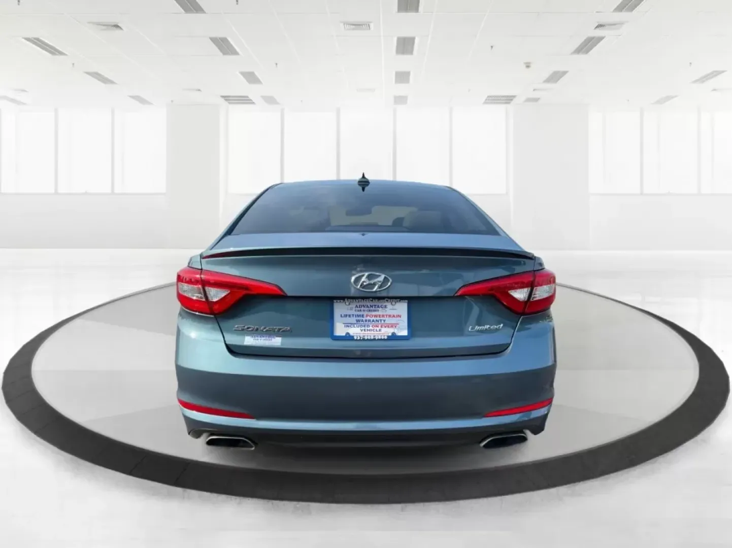 2017 Hyundai Sonata Limited (5NPE34AF4HH) with an 2.4L I-4 gasoline direct injection engine, located at 1099 N County Rd 25A, Troy, OH, 45373, (937) 908-9800, 40.057079, -84.212883 - Are you ready to elevate your daily drive into an adventure? Meet the 2017 Hyundai Sonata Limited, a perfect companion for anyone looking to combine style, comfort, and reliability. Whether you're commuting to work, shuttling the kids to school, or heading out for a weekend getaway, this sedan offer - Photo#3