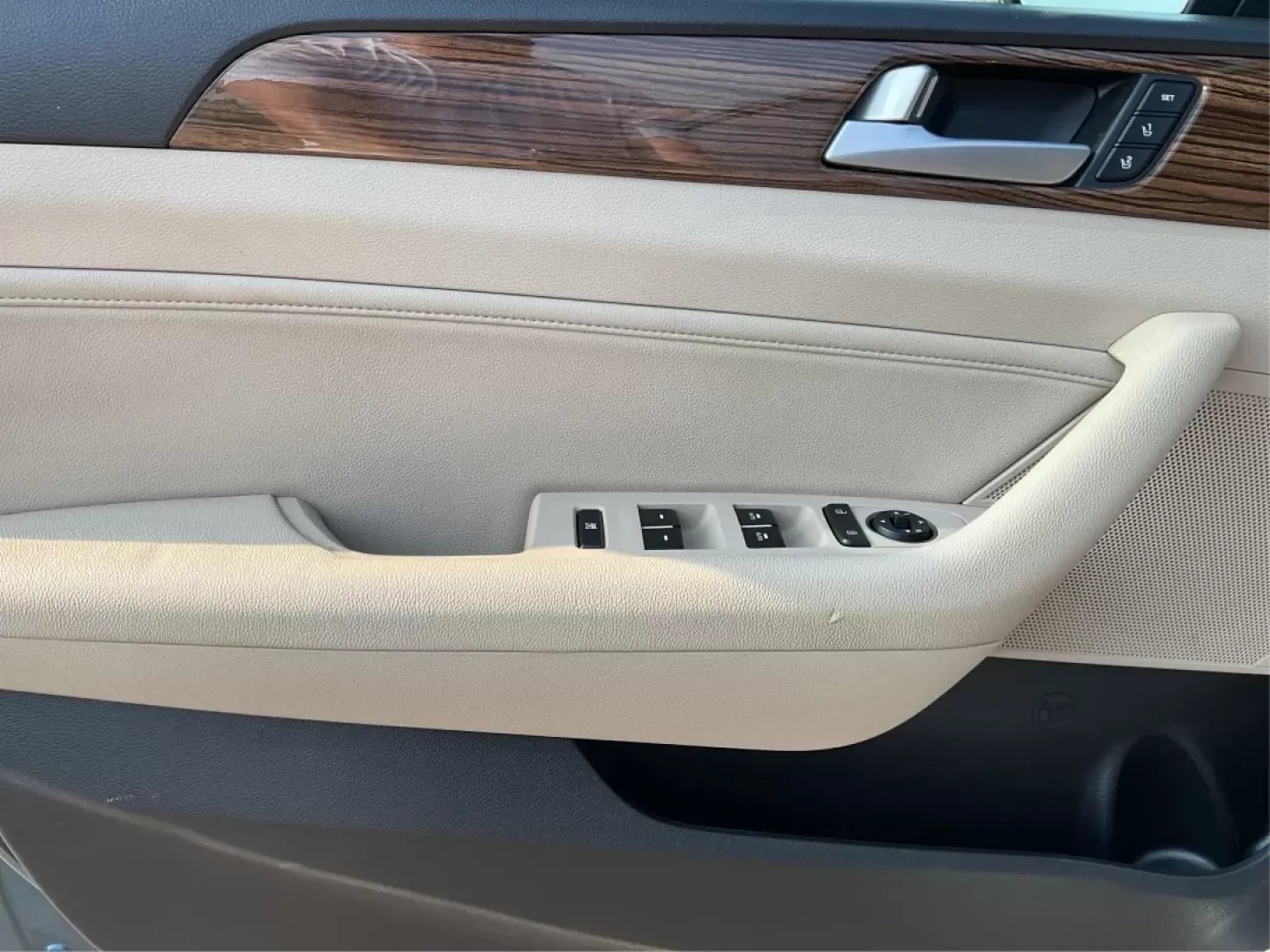 2017 Hyundai Sonata Limited (5NPE34AF4HH) with an 2.4L I-4 gasoline direct injection engine, located at 1099 N County Rd 25A, Troy, OH, 45373, (937) 908-9800, 40.057079, -84.212883 - Are you ready to elevate your daily drive into an adventure? Meet the 2017 Hyundai Sonata Limited, a perfect companion for anyone looking to combine style, comfort, and reliability. Whether you're commuting to work, shuttling the kids to school, or heading out for a weekend getaway, this sedan offer - Photo#18