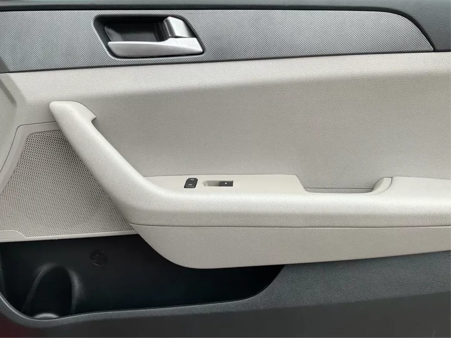 2017 Hyundai Sonata Base/SE (5NPE24AF8HH) with an Other engine, located at 1951 S Dayton Lakeview Rd., New Carlisle, OH, 45344, (937) 908-9800, 39.890999, -84.050255 - ### Discover Your Next Adventure with This 2017 Hyundai Sonata in Fairborn, OH!<br /> <br /> Are you in search of a reliable, stylish sedan that fits your lifestyle? Look no further! This 2017 Hyundai Sonata Base/SE is the perfect vehicle for your daily commute, family adventures, or weekend road tr - Photo#17