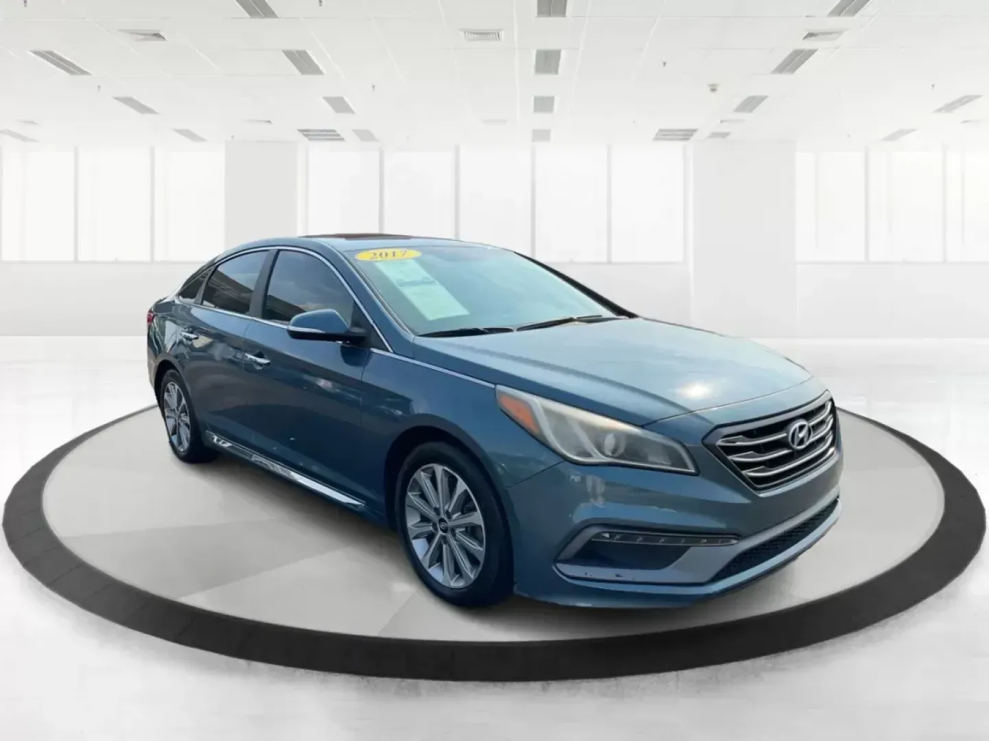 2017 Hyundai Sonata Limited (5NPE34AF4HH) with an 2.4L I-4 gasoline direct injection engine, located at 1099 N County Rd 25A, Troy, OH, 45373, (937) 908-9800, 40.057079, -84.212883 - ### Discover Your Ideal Sedan for Every Adventure: 2017 Hyundai Sonata Limited at Advantage Car and Credit<br /> <br /> Are you in search of a reliable vehicle that seamlessly fits into your busy lifestyle? Whether you're commuting to work, running errands, or planning a weekend getaway, the **2017 - Photo#0