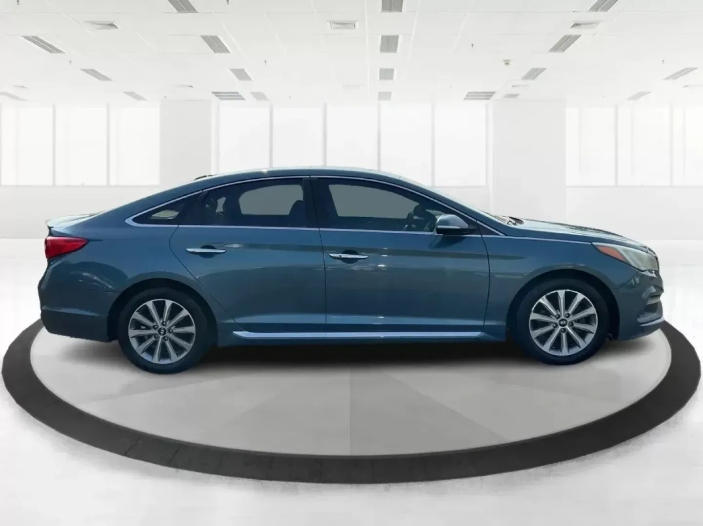 2017 Hyundai Sonata Limited (5NPE34AF4HH) with an 2.4L I-4 gasoline direct injection engine, located at 1099 N County Rd 25A, Troy, OH, 45373, (937) 908-9800, 40.057079, -84.212883 - ### Discover Your Ideal Sedan for Every Adventure: 2017 Hyundai Sonata Limited at Advantage Car and Credit<br /> <br /> Are you in search of a reliable vehicle that seamlessly fits into your busy lifestyle? Whether you're commuting to work, running errands, or planning a weekend getaway, the **2017 - Photo#1