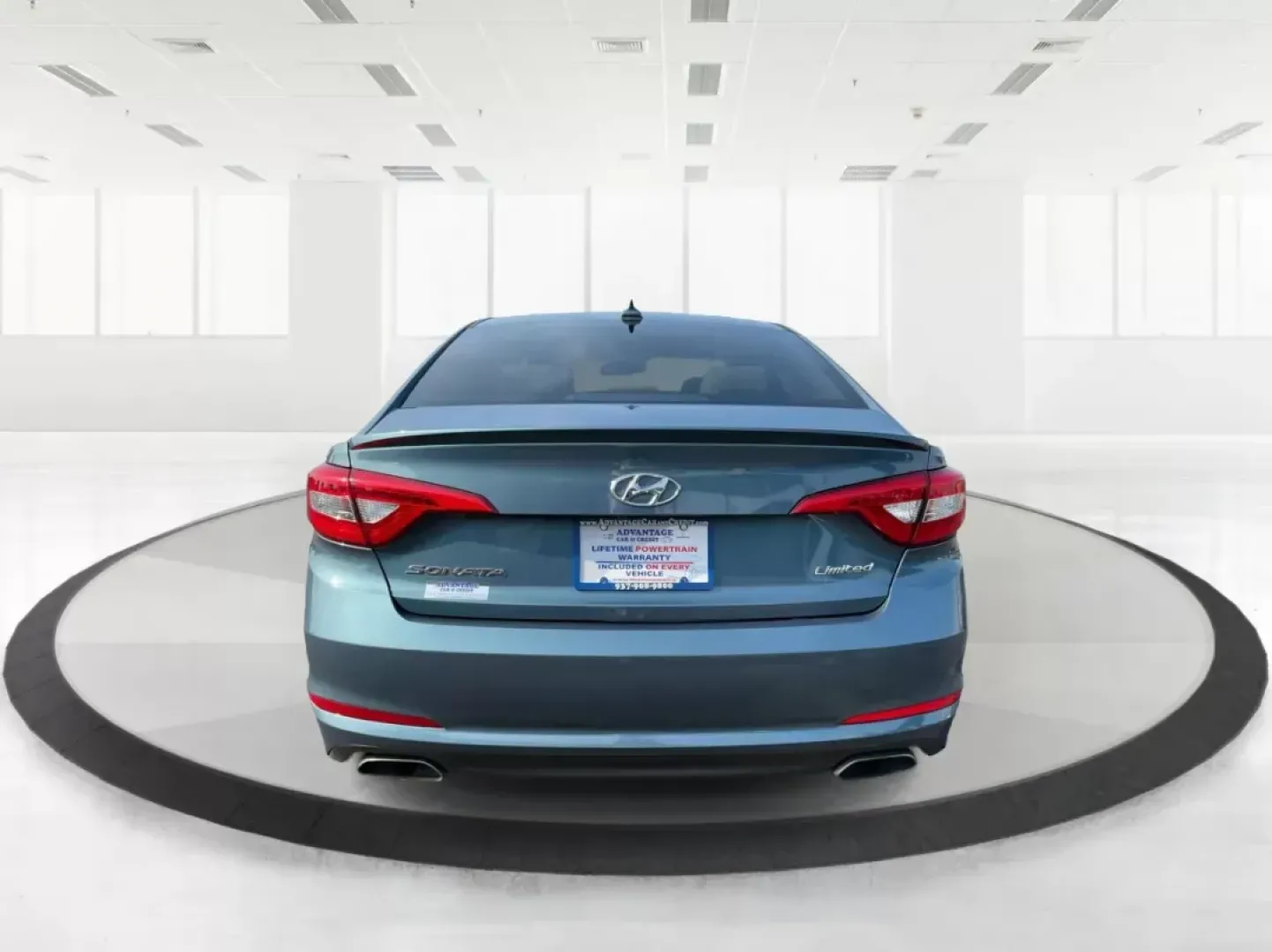 2017 Hyundai Sonata Limited (5NPE34AF4HH) with an 2.4L I-4 gasoline direct injection engine, located at 1099 N County Rd 25A, Troy, OH, 45373, (937) 908-9800, 40.057079, -84.212883 - ### Discover Your Ideal Sedan for Every Adventure: 2017 Hyundai Sonata Limited at Advantage Car and Credit<br /> <br /> Are you in search of a reliable vehicle that seamlessly fits into your busy lifestyle? Whether you're commuting to work, running errands, or planning a weekend getaway, the **2017 - Photo#3