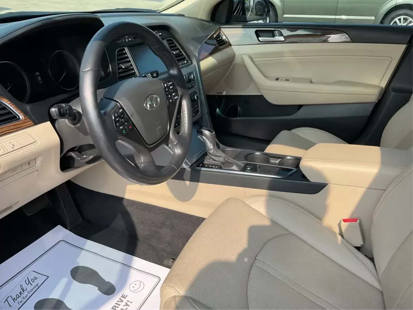 2017 Hyundai Sonata Limited (5NPE34AF4HH) with an 2.4L I-4 gasoline direct injection engine, located at 1099 N County Rd 25A, Troy, OH, 45373, (937) 908-9800, 40.057079, -84.212883 - ### Discover Your Ideal Sedan for Every Adventure: 2017 Hyundai Sonata Limited at Advantage Car and Credit<br /> <br /> Are you in search of a reliable vehicle that seamlessly fits into your busy lifestyle? Whether you're commuting to work, running errands, or planning a weekend getaway, the **2017 - Photo#8