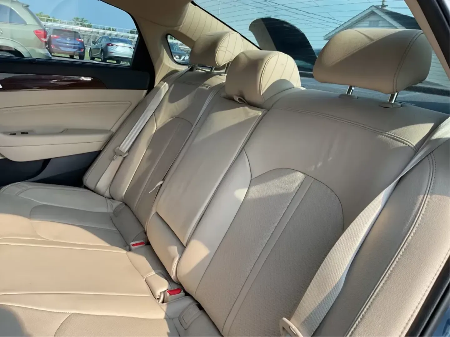 2017 Hyundai Sonata Limited (5NPE34AF4HH) with an 2.4L I-4 gasoline direct injection engine, located at 1099 N County Rd 25A, Troy, OH, 45373, (937) 908-9800, 40.057079, -84.212883 - ### Discover Your Ideal Sedan for Every Adventure: 2017 Hyundai Sonata Limited at Advantage Car and Credit<br /> <br /> Are you in search of a reliable vehicle that seamlessly fits into your busy lifestyle? Whether you're commuting to work, running errands, or planning a weekend getaway, the **2017 - Photo#9