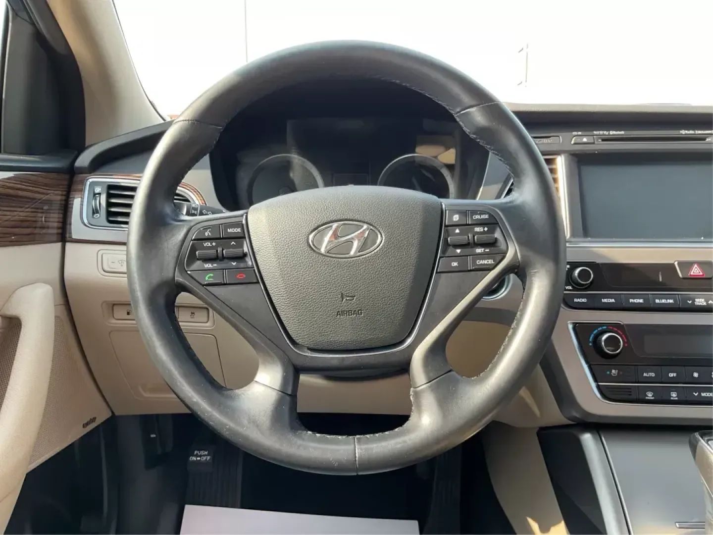 2017 Hyundai Sonata Limited (5NPE34AF4HH) with an 2.4L I-4 gasoline direct injection engine, located at 1099 N County Rd 25A, Troy, OH, 45373, (937) 908-9800, 40.057079, -84.212883 - ### Discover Your Ideal Sedan for Every Adventure: 2017 Hyundai Sonata Limited at Advantage Car and Credit<br /> <br /> Are you in search of a reliable vehicle that seamlessly fits into your busy lifestyle? Whether you're commuting to work, running errands, or planning a weekend getaway, the **2017 - Photo#15