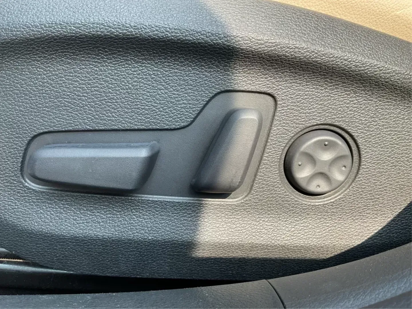 2017 Hyundai Sonata Limited (5NPE34AF4HH) with an 2.4L I-4 gasoline direct injection engine, located at 1099 N County Rd 25A, Troy, OH, 45373, (937) 908-9800, 40.057079, -84.212883 - ### Discover Your Ideal Sedan for Every Adventure: 2017 Hyundai Sonata Limited at Advantage Car and Credit<br /> <br /> Are you in search of a reliable vehicle that seamlessly fits into your busy lifestyle? Whether you're commuting to work, running errands, or planning a weekend getaway, the **2017 - Photo#16