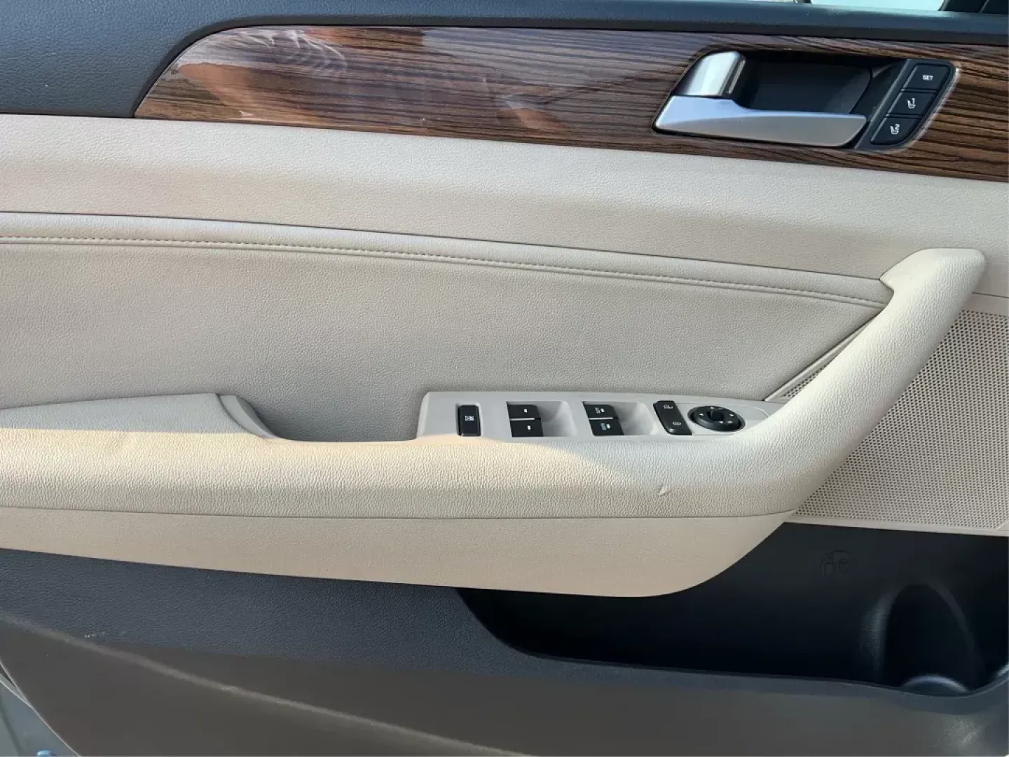 2017 Hyundai Sonata Limited (5NPE34AF4HH) with an 2.4L I-4 gasoline direct injection engine, located at 1099 N County Rd 25A, Troy, OH, 45373, (937) 908-9800, 40.057079, -84.212883 - ### Discover Your Ideal Sedan for Every Adventure: 2017 Hyundai Sonata Limited at Advantage Car and Credit<br /> <br /> Are you in search of a reliable vehicle that seamlessly fits into your busy lifestyle? Whether you're commuting to work, running errands, or planning a weekend getaway, the **2017 - Photo#17
