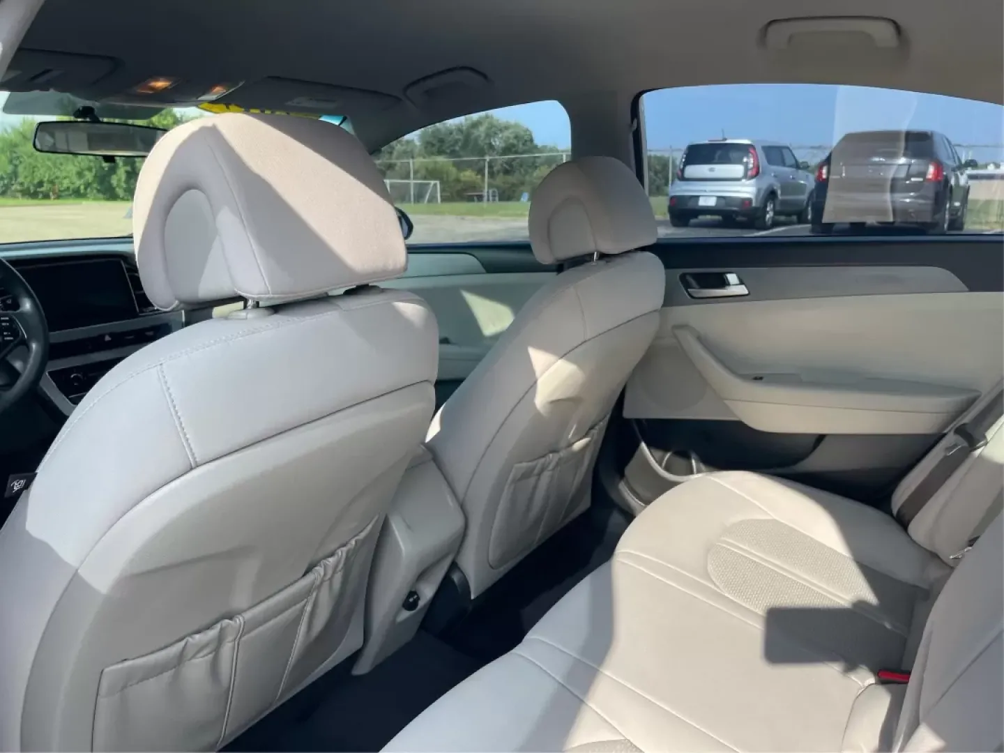 2017 Hyundai Sonata Base (5NPE24AF6HH) with an Other engine, located at 1230 East Main St, Xenia, OH, 45385, (937) 908-9800, 39.688026, -83.910172 - **Experience Comfort and Reliability with the 2017 Hyundai Sonata at Advantage Car and Credit!**<br /> <br /> Are you looking for a dependable sedan that seamlessly fits into your active lifestyle? Whether you're commuting to work, running errands around Fairborn, or making weekend getaways with fri - Photo#9