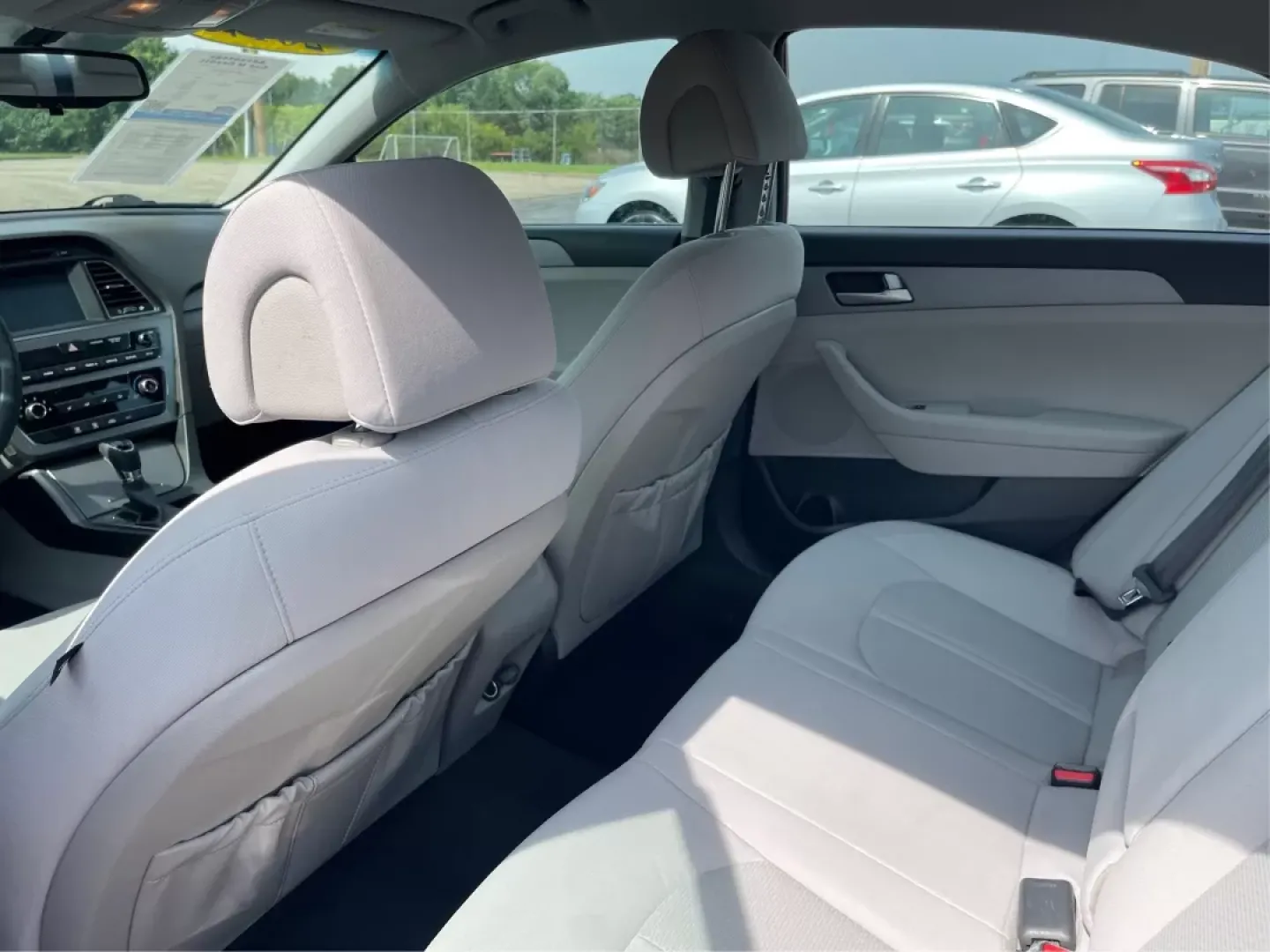 2017 Hyundai Sonata SE (5NPE24AF7HH) with an 2.4L I-4 gasoline direct injection engine, located at 880 E. National Road, Vandalia, OH, 45377, (937) 908-9800, 39.891918, -84.183594 - Are you in search of an affordable, reliable sedan that can keep up with your busy lifestyle? Look no further than this stunning 2017 Hyundai Sonata SE, available now at Advantage Car and Credit in Fairborn, OH. This vehicle is perfect for budget-conscious buyers who need a dependable car for daily - Photo#9