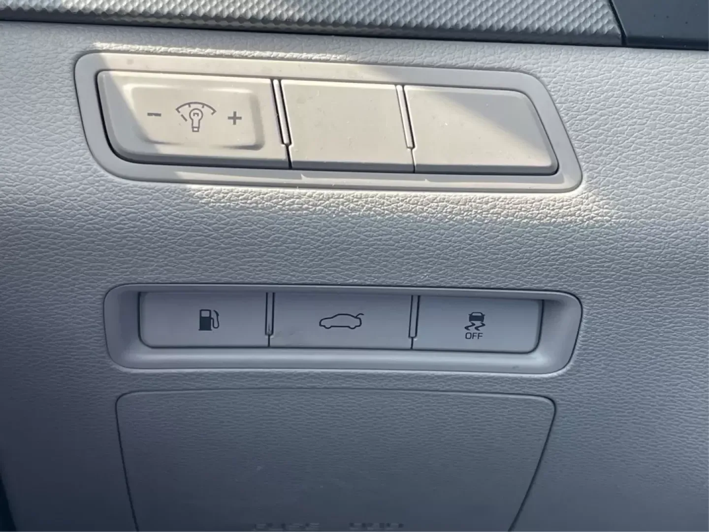 2017 Hyundai Sonata SE (5NPE24AF7HH) with an 2.4L I-4 gasoline direct injection engine, located at 880 E. National Road, Vandalia, OH, 45377, (937) 908-9800, 39.891918, -84.183594 - Are you in search of an affordable, reliable sedan that can keep up with your busy lifestyle? Look no further than this stunning 2017 Hyundai Sonata SE, available now at Advantage Car and Credit in Fairborn, OH. This vehicle is perfect for budget-conscious buyers who need a dependable car for daily - Photo#16