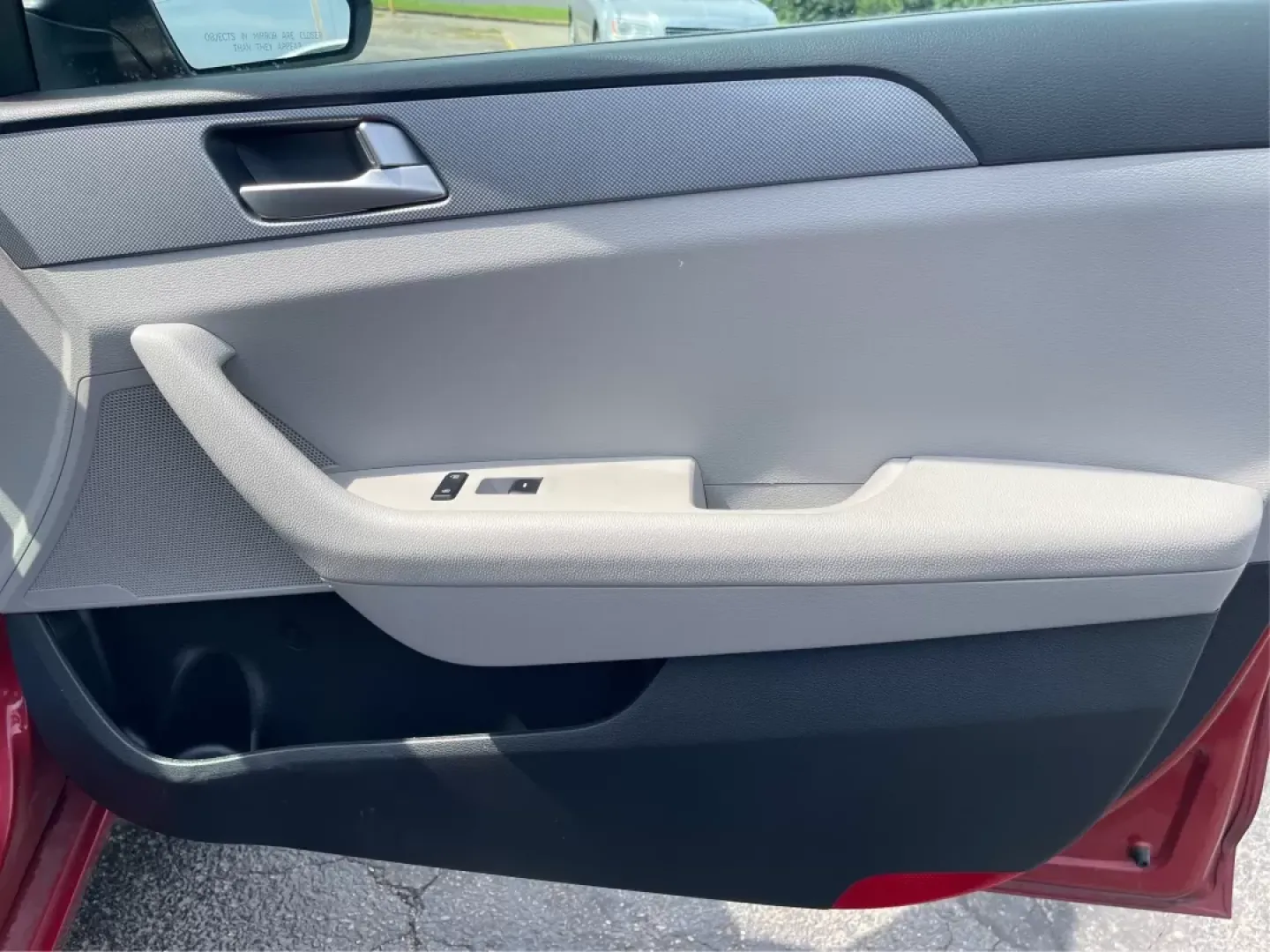 2017 Hyundai Sonata SE (5NPE24AF7HH) with an 2.4L I-4 gasoline direct injection engine, located at 880 E. National Road, Vandalia, OH, 45377, (937) 908-9800, 39.891918, -84.183594 - Are you in search of an affordable, reliable sedan that can keep up with your busy lifestyle? Look no further than this stunning 2017 Hyundai Sonata SE, available now at Advantage Car and Credit in Fairborn, OH. This vehicle is perfect for budget-conscious buyers who need a dependable car for daily - Photo#19