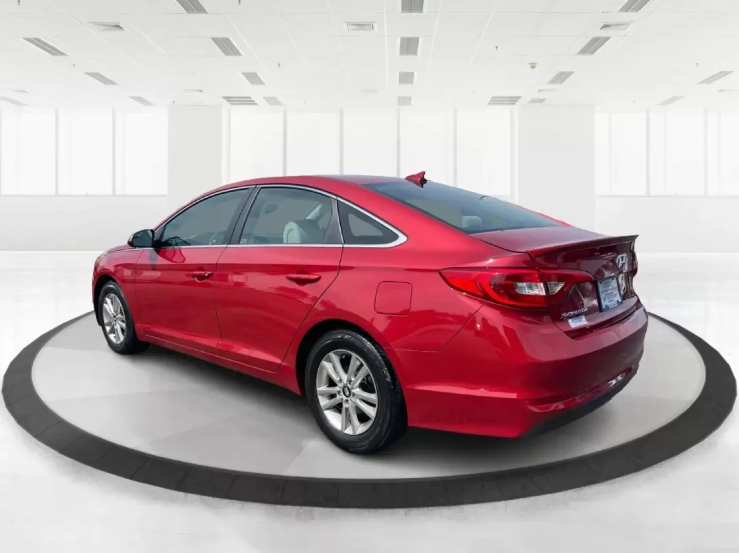2017 Hyundai Sonata SE (5NPE24AF7HH) with an 2.4L I-4 gasoline direct injection engine, located at 880 E. National Road, Vandalia, OH, 45377, (937) 908-9800, 39.891918, -84.183594 - Are you in search of an affordable, reliable sedan that can keep up with your busy lifestyle? Look no further than this stunning 2017 Hyundai Sonata SE, available now at Advantage Car and Credit in Fairborn, OH. This vehicle is perfect for budget-conscious buyers who need a dependable car for daily - Photo#4