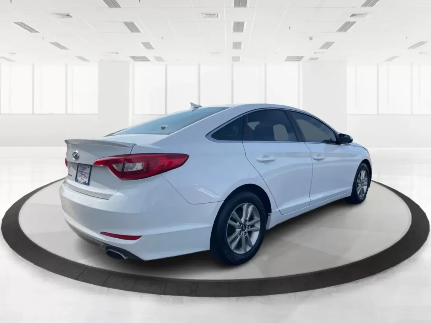 2017 Hyundai Sonata Base (5NPE24AF6HH) with an Other engine, located at 1230 East Main St, Xenia, OH, 45385, (937) 908-9800, 39.688026, -83.910172 - **Experience Comfort and Reliability with the 2017 Hyundai Sonata at Advantage Car and Credit!**<br /> <br /> Are you looking for a dependable sedan that seamlessly fits into your active lifestyle? Whether you're commuting to work, running errands around Fairborn, or making weekend getaways with fri - Photo#2