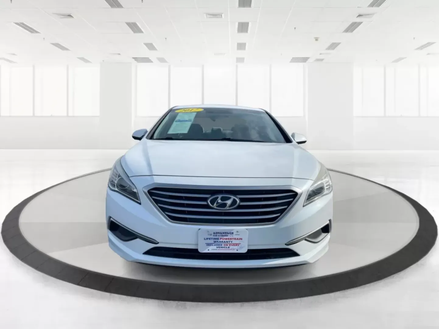 2017 Hyundai Sonata Base (5NPE24AF6HH) with an Other engine, located at 1230 East Main St, Xenia, OH, 45385, (937) 908-9800, 39.688026, -83.910172 - **Experience Comfort and Reliability with the 2017 Hyundai Sonata at Advantage Car and Credit!**<br /> <br /> Are you looking for a dependable sedan that seamlessly fits into your active lifestyle? Whether you're commuting to work, running errands around Fairborn, or making weekend getaways with fri - Photo#7