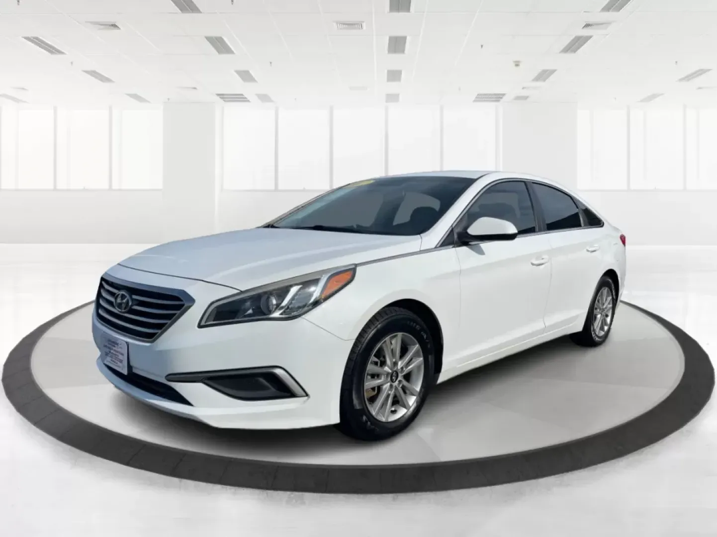 2017 Hyundai Sonata Base (5NPE24AF6HH) with an Other engine, located at 1230 East Main St, Xenia, OH, 45385, (937) 908-9800, 39.688026, -83.910172 - **Experience Comfort and Reliability with the 2017 Hyundai Sonata at Advantage Car and Credit!**<br /> <br /> Are you looking for a dependable sedan that seamlessly fits into your active lifestyle? Whether you're commuting to work, running errands around Fairborn, or making weekend getaways with fri - Photo#8