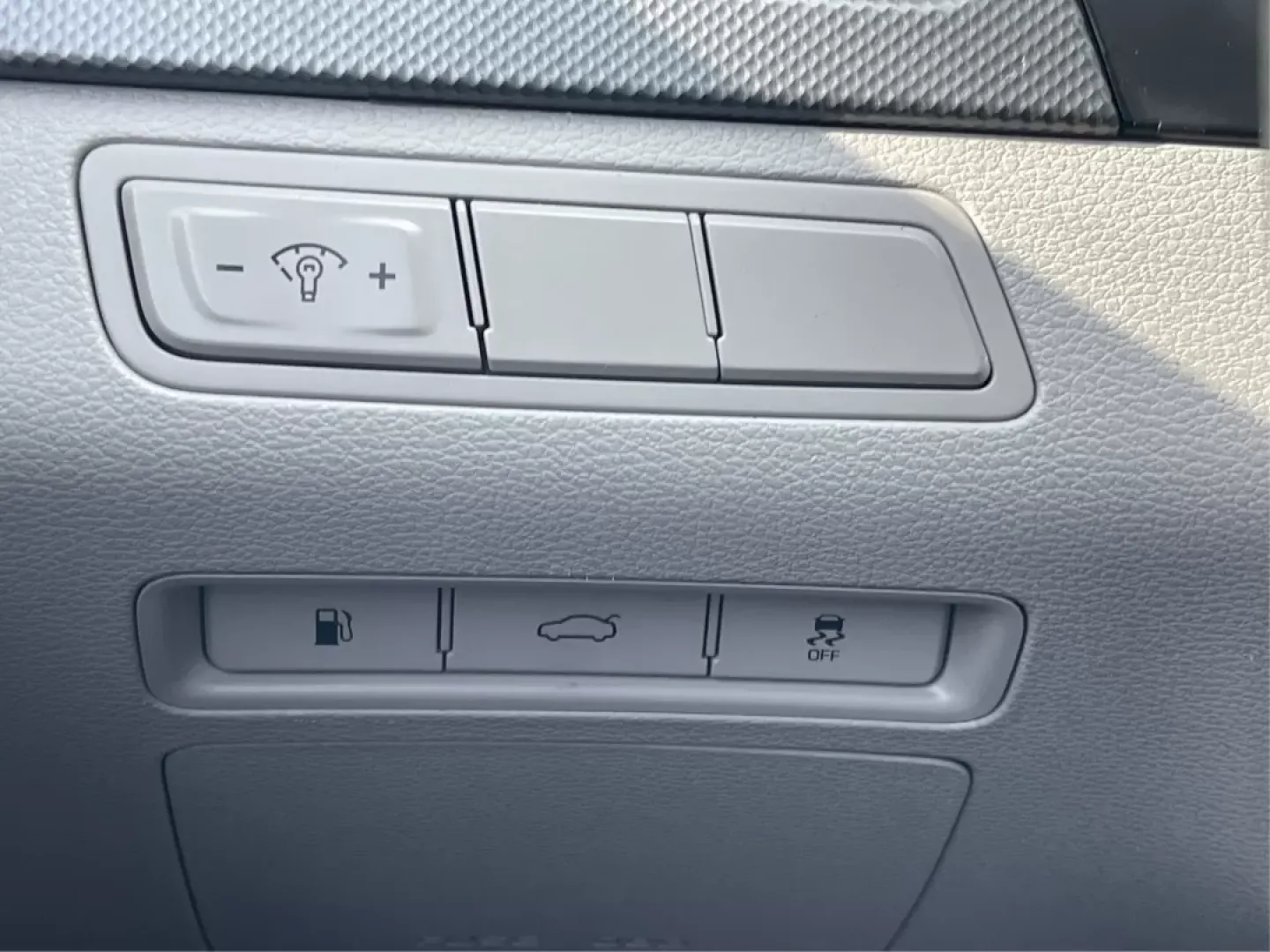 2017 Hyundai Sonata Base (5NPE24AF6HH) with an Other engine, located at 1230 East Main St, Xenia, OH, 45385, (937) 908-9800, 39.688026, -83.910172 - **Experience Comfort and Reliability with the 2017 Hyundai Sonata at Advantage Car and Credit!**<br /> <br /> Are you looking for a dependable sedan that seamlessly fits into your active lifestyle? Whether you're commuting to work, running errands around Fairborn, or making weekend getaways with fri - Photo#17