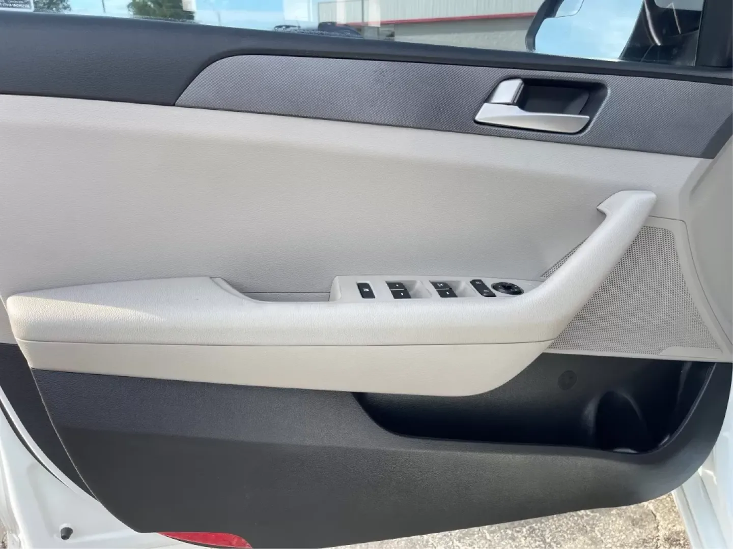 2017 Hyundai Sonata Base (5NPE24AF6HH) with an Other engine, located at 1230 East Main St, Xenia, OH, 45385, (937) 908-9800, 39.688026, -83.910172 - **Experience Comfort and Reliability with the 2017 Hyundai Sonata at Advantage Car and Credit!**<br /> <br /> Are you looking for a dependable sedan that seamlessly fits into your active lifestyle? Whether you're commuting to work, running errands around Fairborn, or making weekend getaways with fri - Photo#19