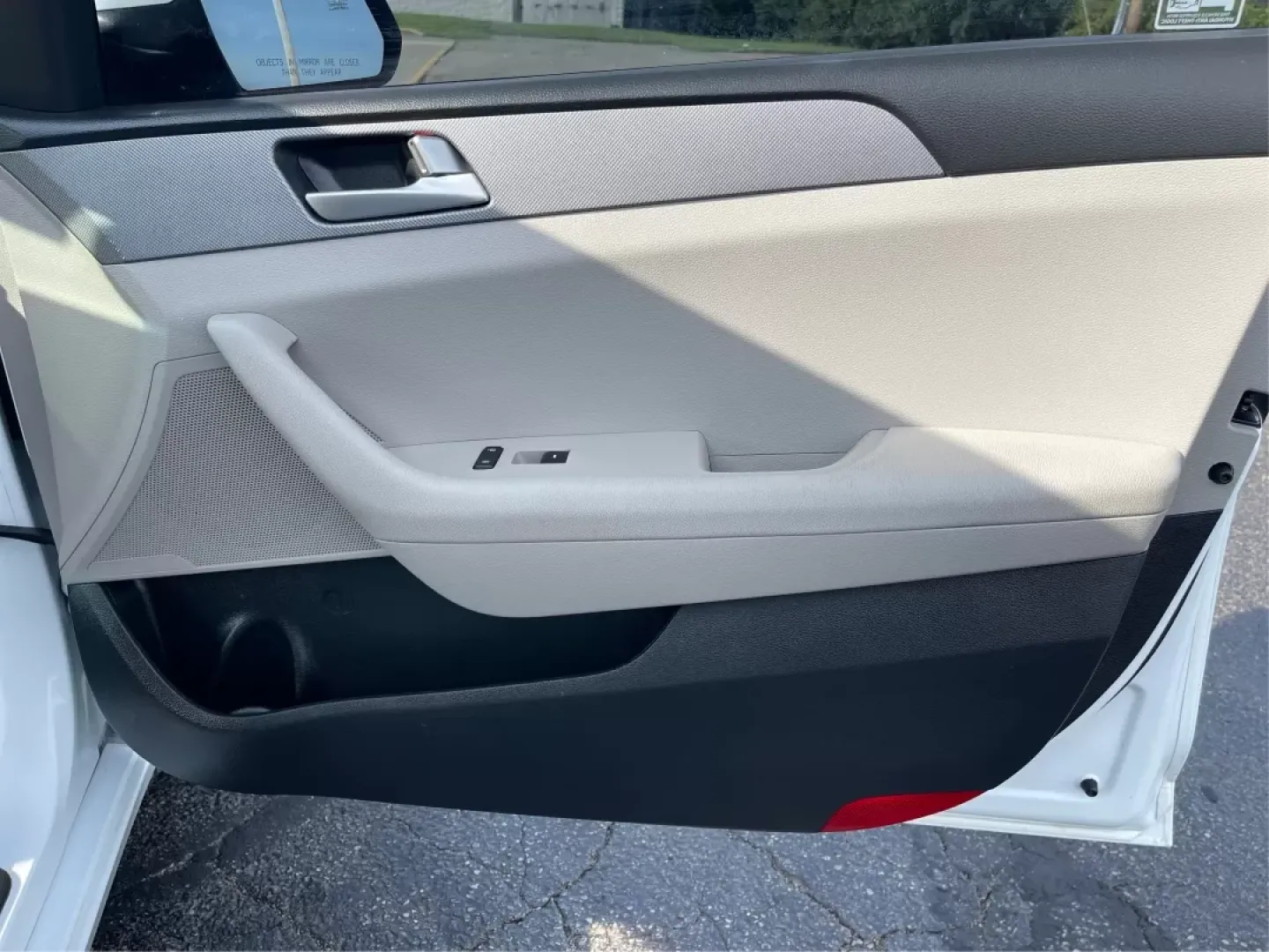 2017 Hyundai Sonata Base (5NPE24AF6HH) with an Other engine, located at 1230 East Main St, Xenia, OH, 45385, (937) 908-9800, 39.688026, -83.910172 - **Experience Comfort and Reliability with the 2017 Hyundai Sonata at Advantage Car and Credit!**<br /> <br /> Are you looking for a dependable sedan that seamlessly fits into your active lifestyle? Whether you're commuting to work, running errands around Fairborn, or making weekend getaways with fri - Photo#20
