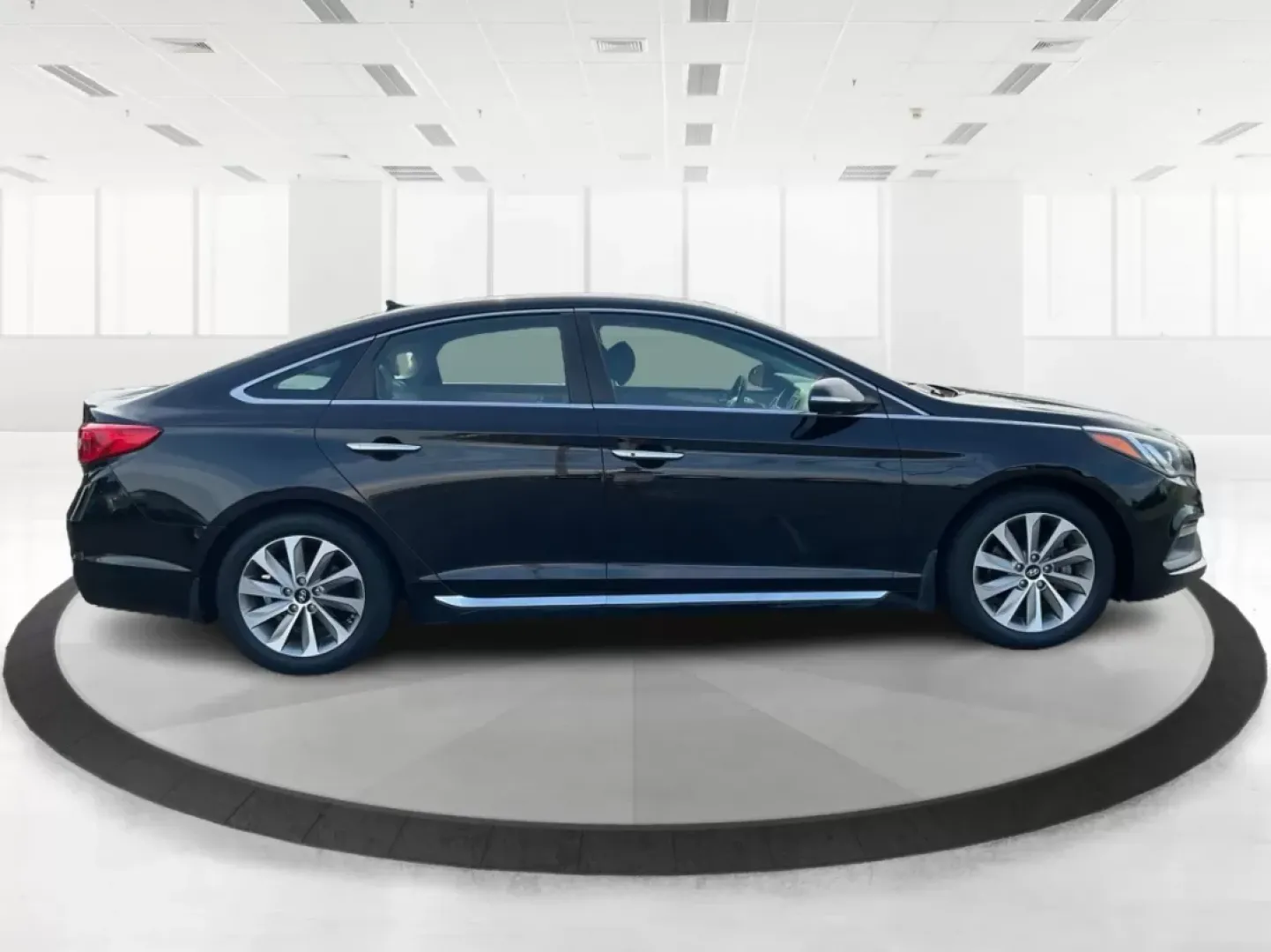 2017 Hyundai Sonata Sport (5NPE34AF9HH) with an 2.4L I-4 gasoline direct injection engine, located at 1230 East Main St, Xenia, OH, 45385, (937) 908-9800, 39.688026, -83.910172 - **Drive Your Dreams with the 2017 Hyundai Sonata Sport at Advantage Car and Credit!**<br /> <br /> Are you searching for the perfect vehicle that seamlessly blends style, comfort, and reliability? Look no further! The 2017 Hyundai Sonata Sport is not just a sedan; it's a lifestyle upgrade. Whether y - Photo#1