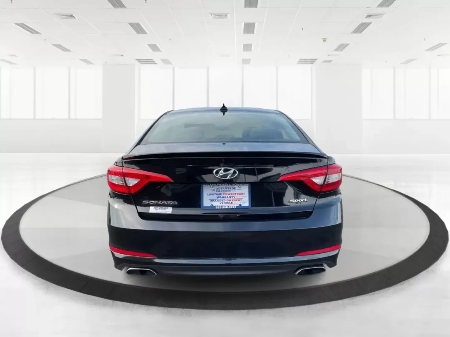 2017 Hyundai Sonata Sport (5NPE34AF9HH) with an 2.4L I-4 gasoline direct injection engine, located at 1230 East Main St, Xenia, OH, 45385, (937) 908-9800, 39.688026, -83.910172 - **Drive Your Dreams with the 2017 Hyundai Sonata Sport at Advantage Car and Credit!**<br /> <br /> Are you searching for the perfect vehicle that seamlessly blends style, comfort, and reliability? Look no further! The 2017 Hyundai Sonata Sport is not just a sedan; it's a lifestyle upgrade. Whether y - Photo#3