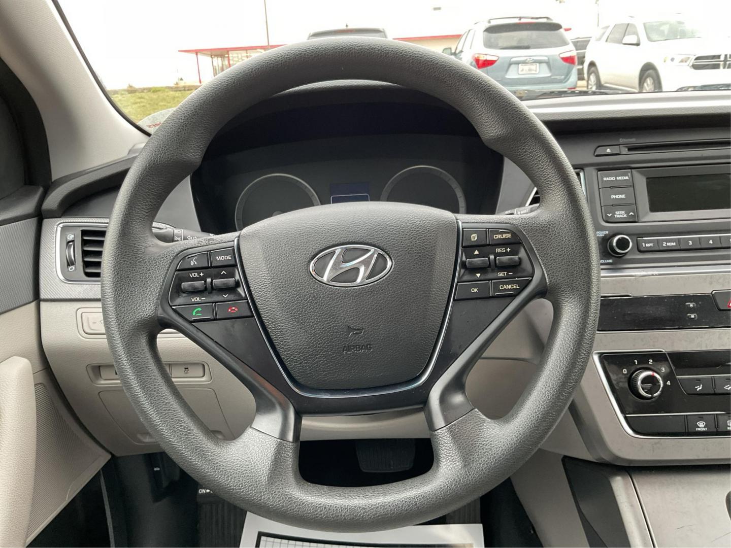 2017 Hyundai Sonata Base/SE (5NPE24AF8HH) with an Other engine, located at 1184 Kauffman Ave, Fairborn, OH, 45324, (937) 908-9800, 39.807072, -84.030914 - 2017 Hyundai Sonata Base/SE - Photo#15