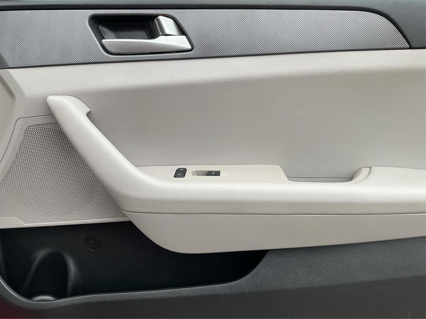 2017 Hyundai Sonata Base/SE (5NPE24AF8HH) with an Other engine, located at 1184 Kauffman Ave, Fairborn, OH, 45324, (937) 908-9800, 39.807072, -84.030914 - 2017 Hyundai Sonata Base/SE - Photo#17