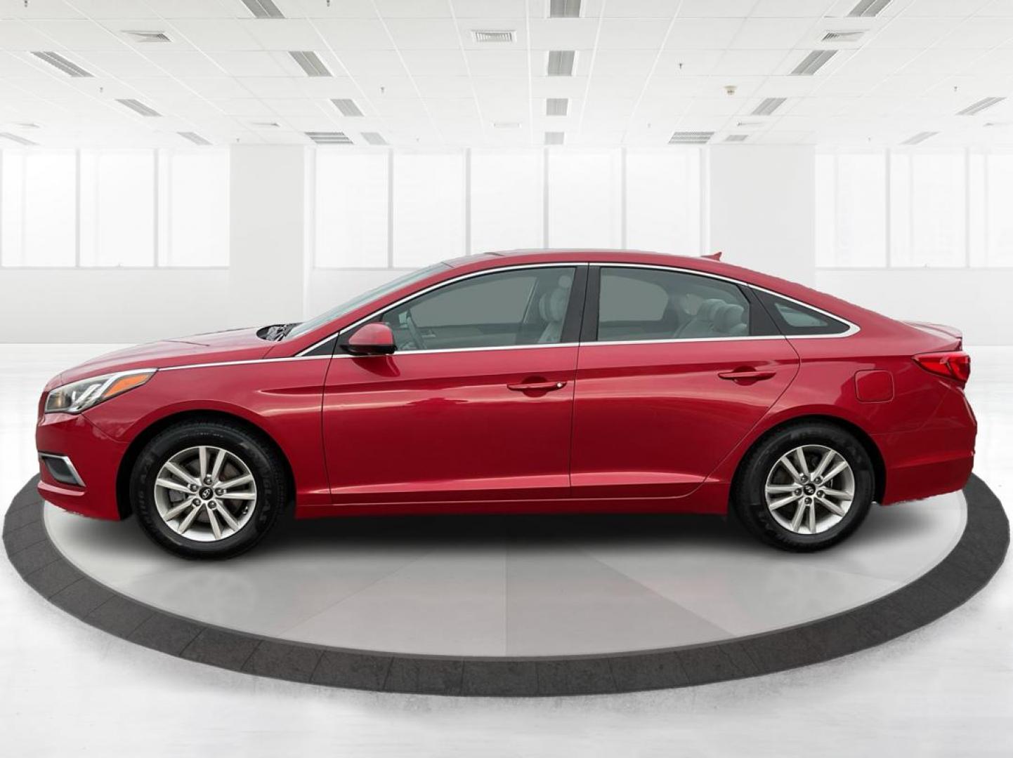 2017 Hyundai Sonata Base/SE (5NPE24AF8HH) with an Other engine, located at 1184 Kauffman Ave, Fairborn, OH, 45324, (937) 908-9800, 39.807072, -84.030914 - 2017 Hyundai Sonata Base/SE - Photo#5