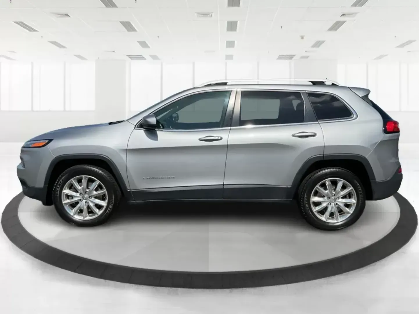 2017 Jeep Cherokee Limited 4x4 (1C4PJMDB5HW) with an Other engine, located at 8750 N County Rd 25A, Piqua, OH, 45356, (937) 908-9800, 40.164391, -84.232513 - **Adventure Awaits with the 2017 Jeep Cherokee Limited 4x4: Your Perfect Family Crossover!**<br /> <br /> Discover the ultimate blend of style, comfort, and performance with the 2017 Jeep Cherokee Limited 4x4, available now at Advantage Car and Credit in Fairborn, OH. This vehicle is designed for th - Photo#5