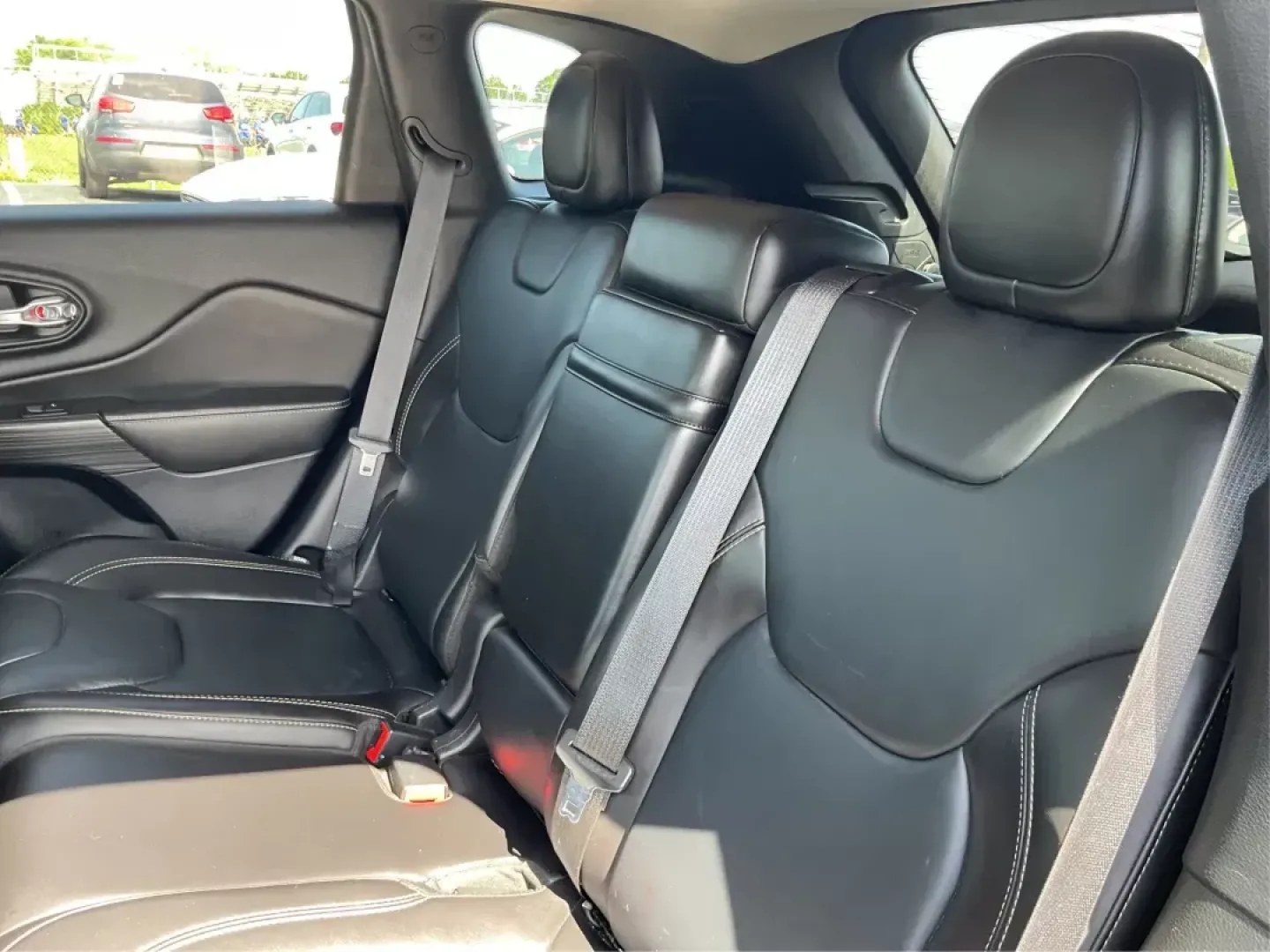 2017 Jeep Cherokee Limited 4x4 (1C4PJMDB5HW) with an Other engine, located at 8750 N County Rd 25A, Piqua, OH, 45356, (937) 908-9800, 40.164391, -84.232513 - **Adventure Awaits with the 2017 Jeep Cherokee Limited 4x4: Your Perfect Family Crossover!**<br /> <br /> Discover the ultimate blend of style, comfort, and performance with the 2017 Jeep Cherokee Limited 4x4, available now at Advantage Car and Credit in Fairborn, OH. This vehicle is designed for th - Photo#9