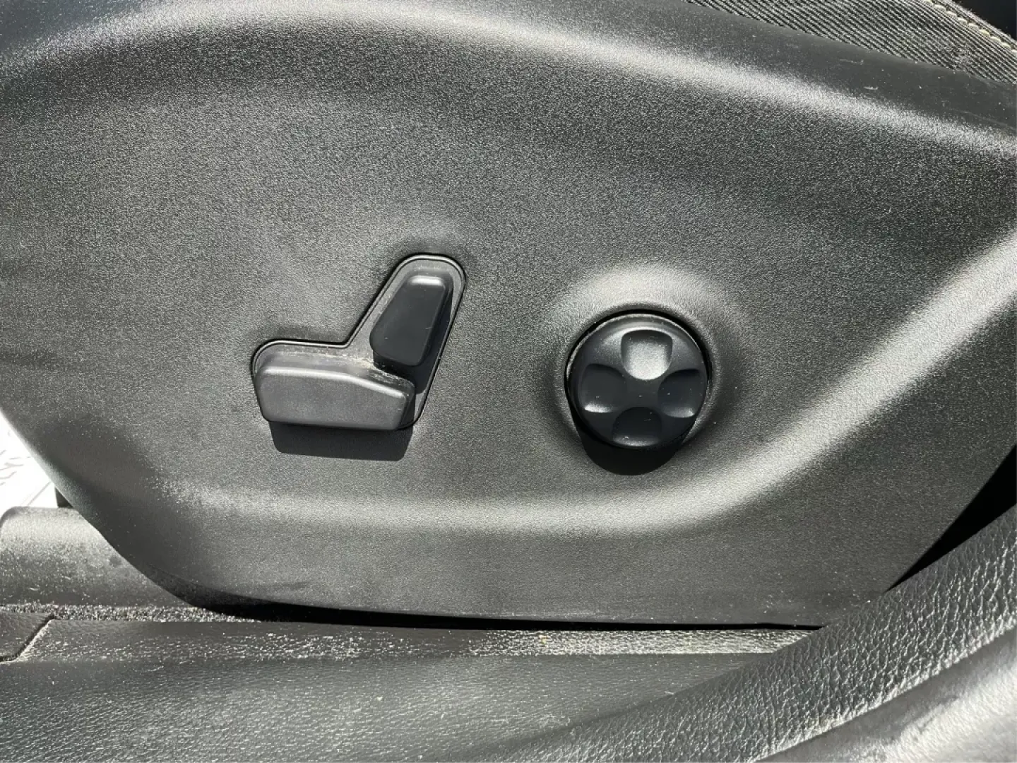 2017 Jeep Cherokee Limited 4x4 (1C4PJMDB5HW) with an Other engine, located at 8750 N County Rd 25A, Piqua, OH, 45356, (937) 908-9800, 40.164391, -84.232513 - **Adventure Awaits with the 2017 Jeep Cherokee Limited 4x4: Your Perfect Family Crossover!**<br /> <br /> Discover the ultimate blend of style, comfort, and performance with the 2017 Jeep Cherokee Limited 4x4, available now at Advantage Car and Credit in Fairborn, OH. This vehicle is designed for th - Photo#17