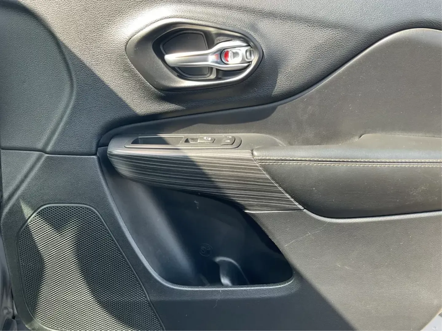 2017 Jeep Cherokee Limited 4x4 (1C4PJMDB5HW) with an Other engine, located at 8750 N County Rd 25A, Piqua, OH, 45356, (937) 908-9800, 40.164391, -84.232513 - **Adventure Awaits with the 2017 Jeep Cherokee Limited 4x4: Your Perfect Family Crossover!**<br /> <br /> Discover the ultimate blend of style, comfort, and performance with the 2017 Jeep Cherokee Limited 4x4, available now at Advantage Car and Credit in Fairborn, OH. This vehicle is designed for th - Photo#19