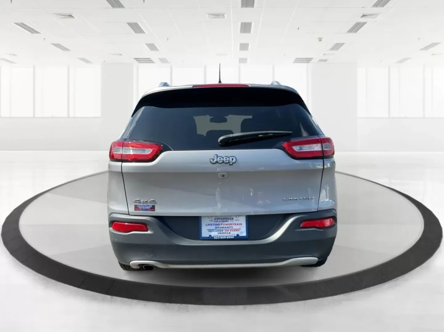 2017 Jeep Cherokee Limited 4x4 (1C4PJMDB5HW) with an Other engine, located at 401 Woodman Dr, Riverside, OH, 45431, (937) 908-9800, 39.760899, -84.123421 - **Adventure Awaits with the 2017 Jeep Cherokee Limited 4x4: Your Perfect Family Crossover!**<br /> <br /> Discover the ultimate blend of style, comfort, and performance with the 2017 Jeep Cherokee Limited 4x4, available now at Advantage Car and Credit in Fairborn, OH. This vehicle is designed for th - Photo#3