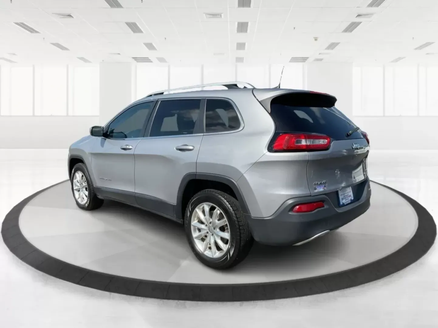2017 Jeep Cherokee Limited 4x4 (1C4PJMDB5HW) with an Other engine, located at 401 Woodman Dr, Riverside, OH, 45431, (937) 908-9800, 39.760899, -84.123421 - **Adventure Awaits with the 2017 Jeep Cherokee Limited 4x4: Your Perfect Family Crossover!**<br /> <br /> Discover the ultimate blend of style, comfort, and performance with the 2017 Jeep Cherokee Limited 4x4, available now at Advantage Car and Credit in Fairborn, OH. This vehicle is designed for th - Photo#4